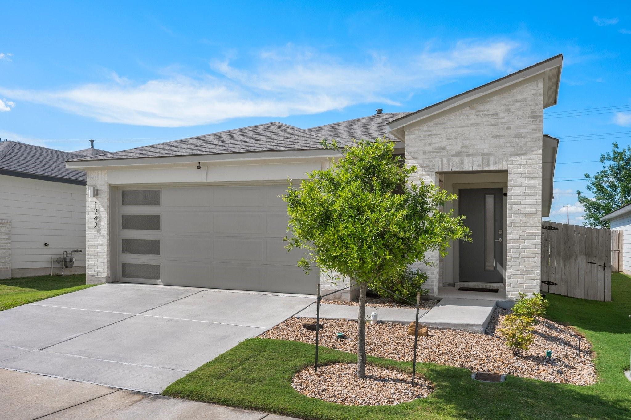 1242 Amistad Loop — photo