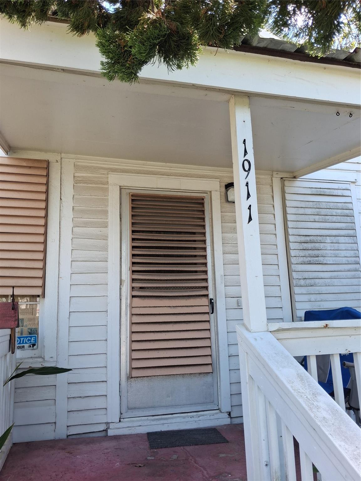 1911 Avenue O 1/2 — photo