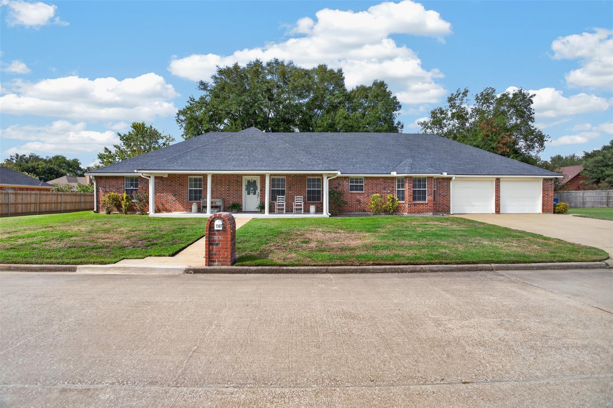 1307 Mary Lee Lane — photo