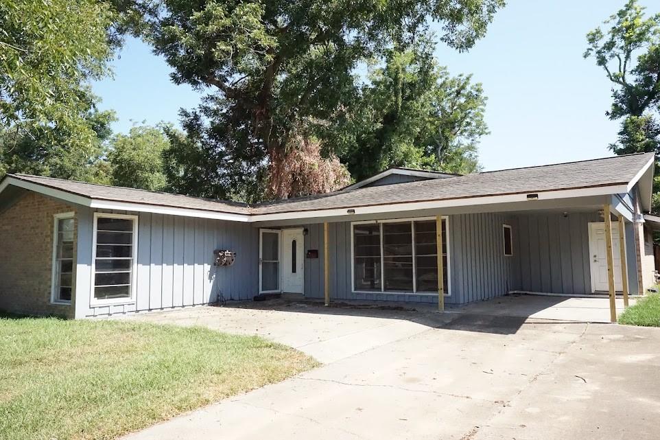 206 Carnation Street — photo