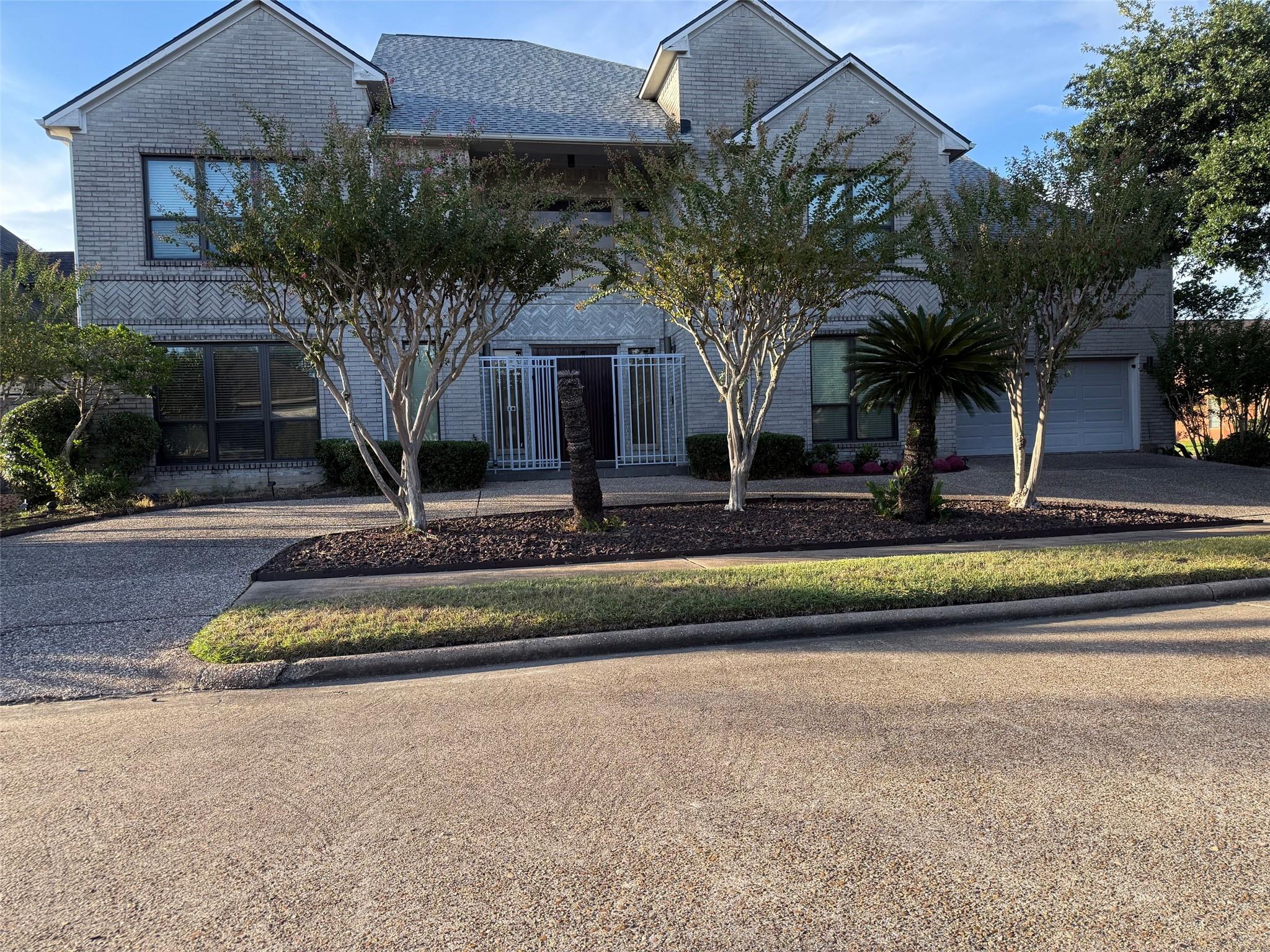 8102 Lake Edge Court — photo
