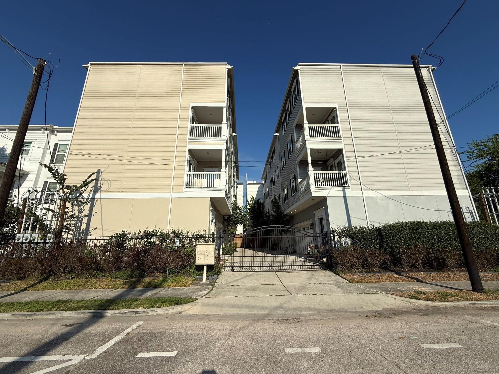 2524 Hutchins Street — photo