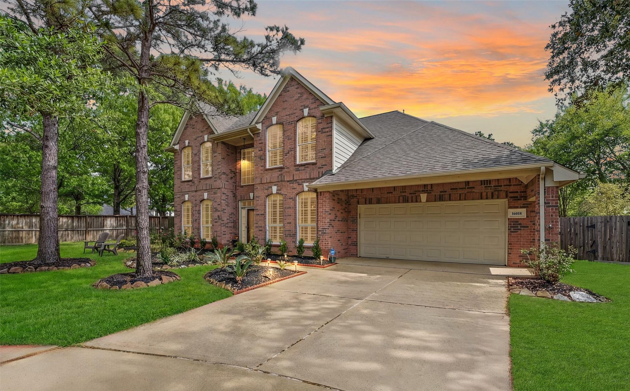 16018 Lower Lake Drive — photo