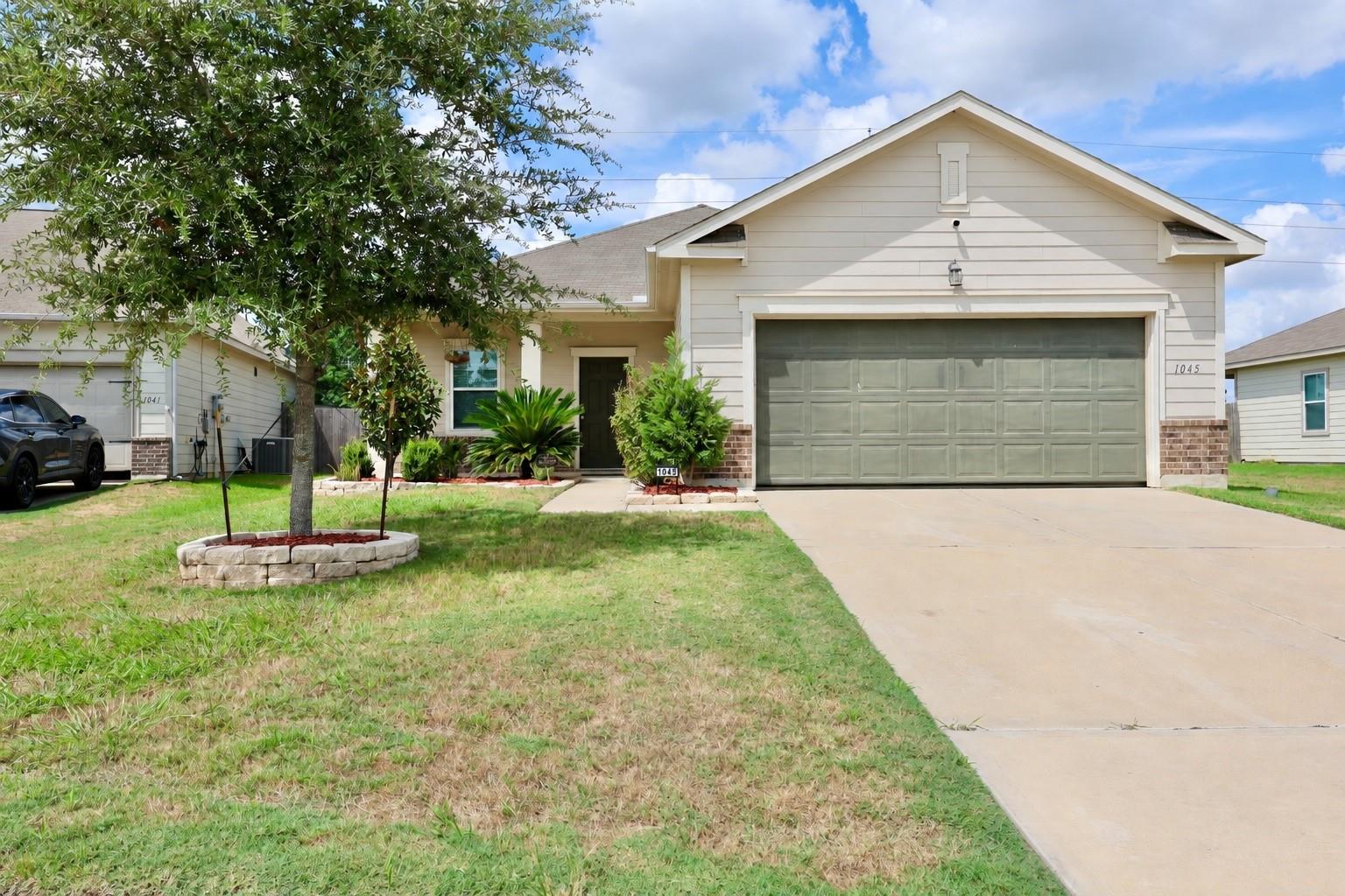 1045 Spindletree Lane — photo
