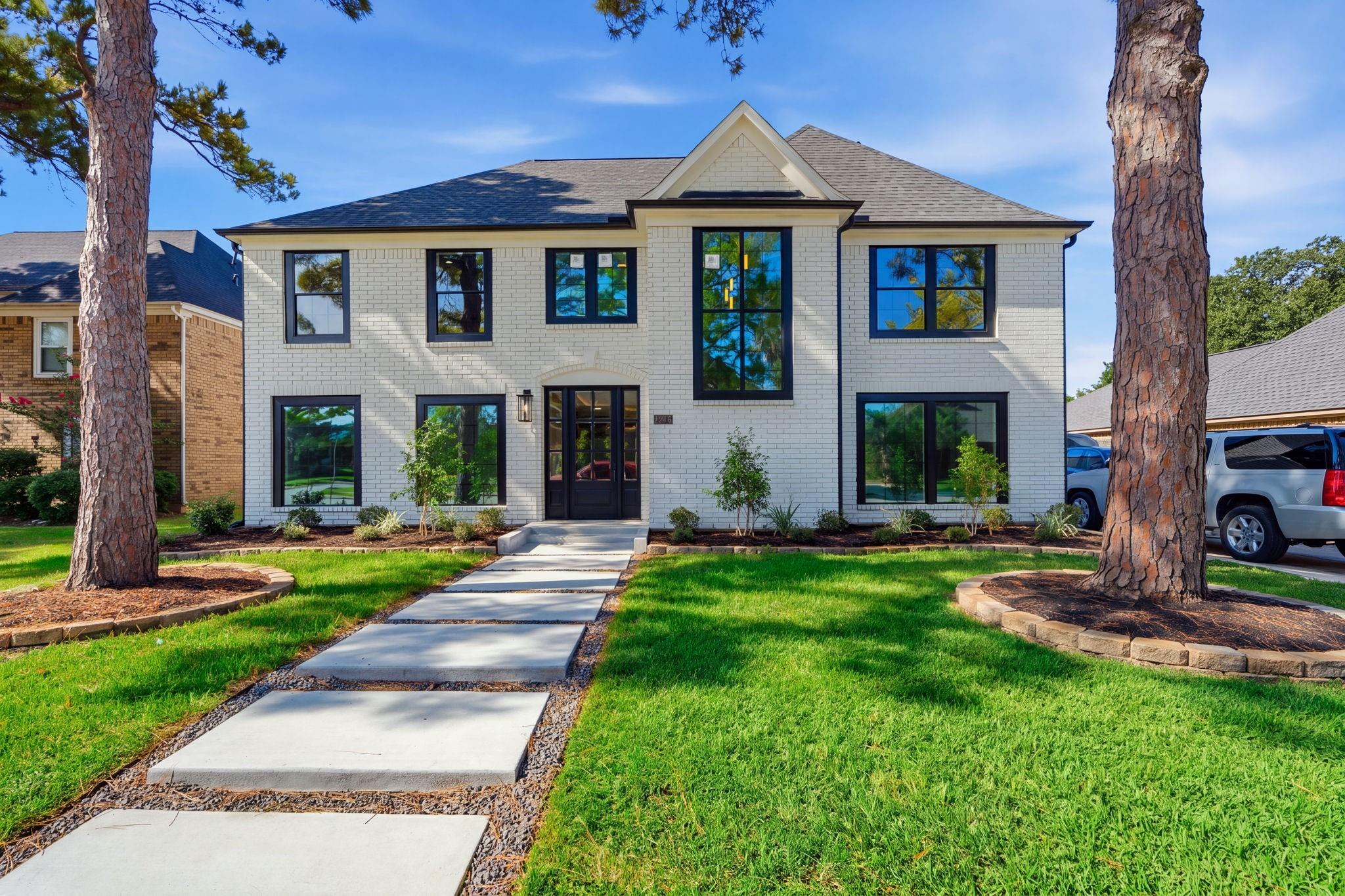 2304 Eagles Way — photo