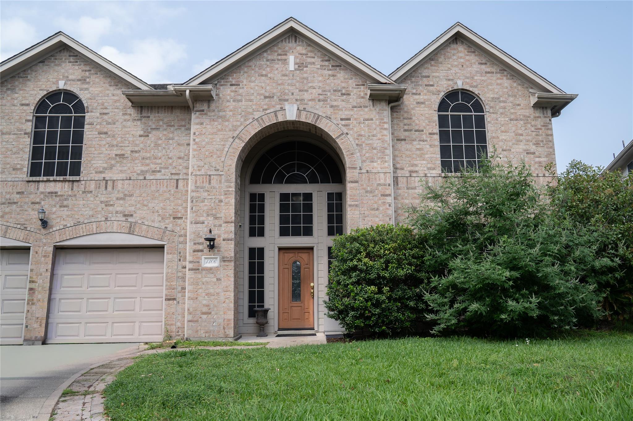 1306 Shady Grove Court — photo