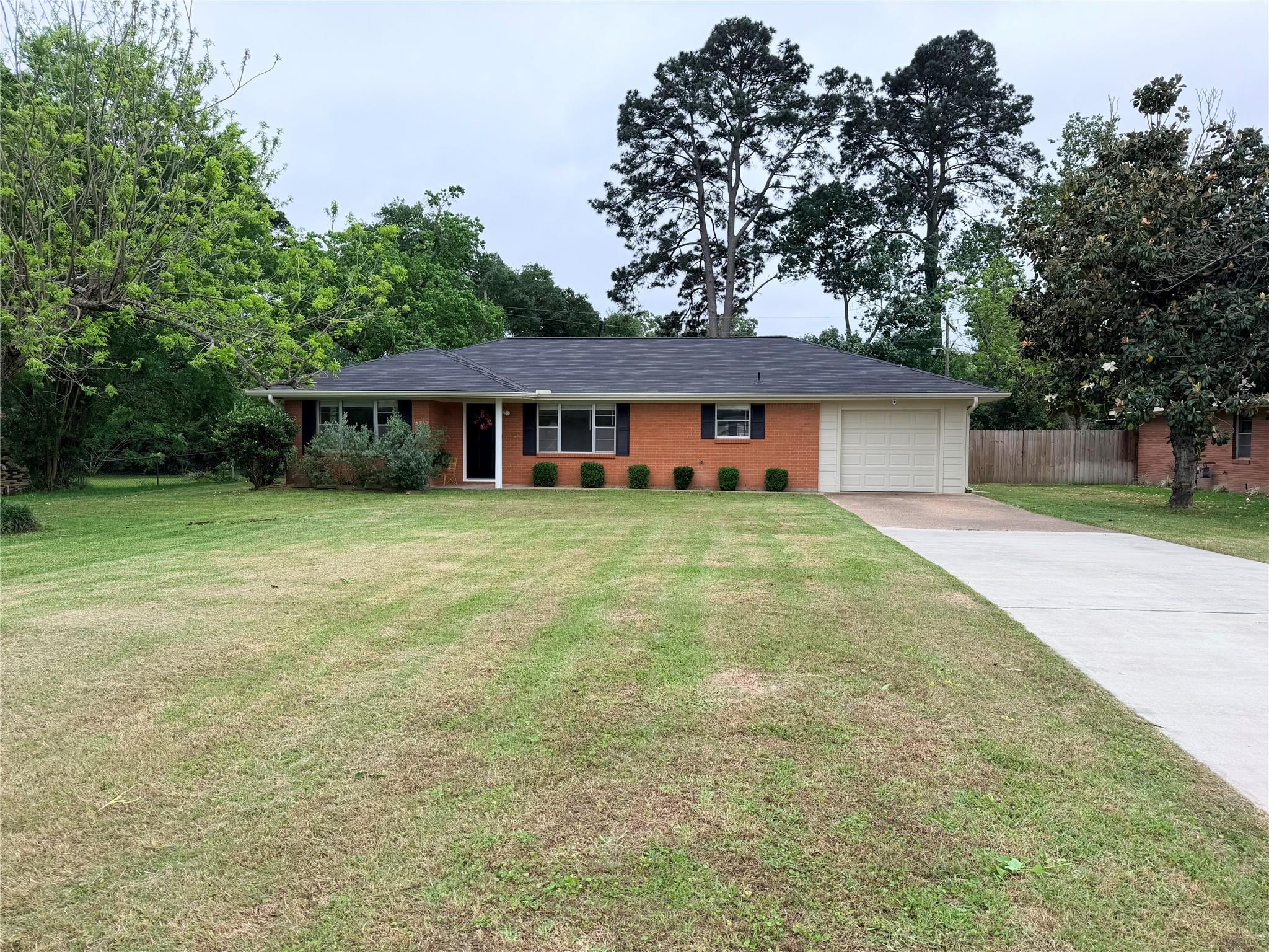 2111 Bush Drive — photo