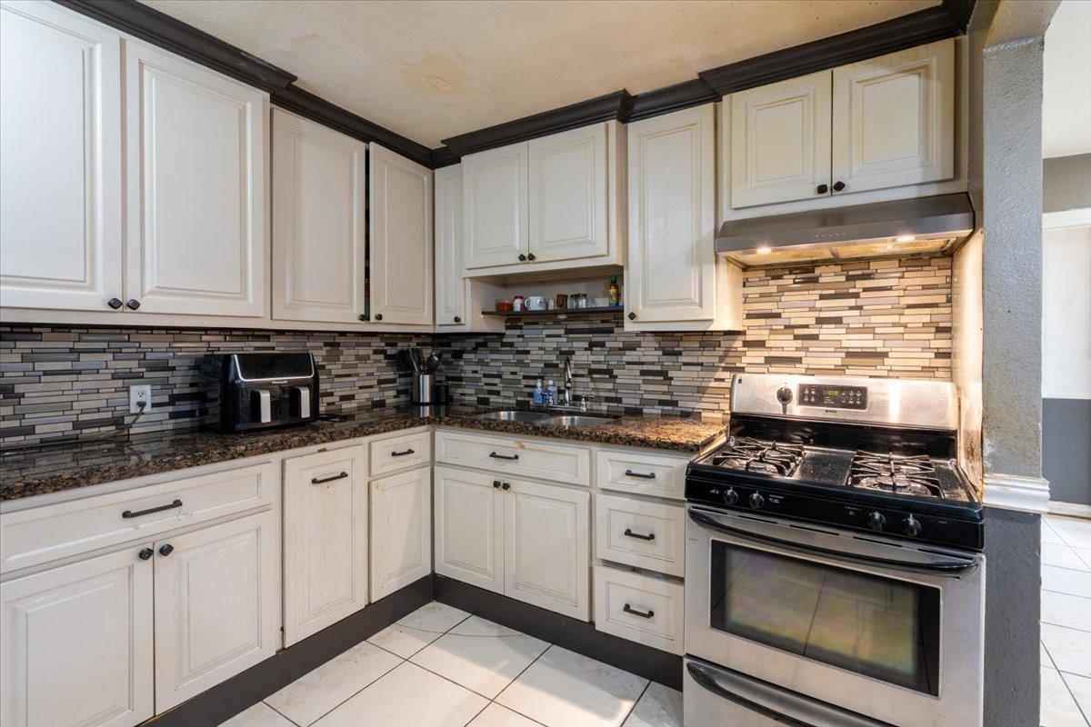6817 Kassarine Pass — photo