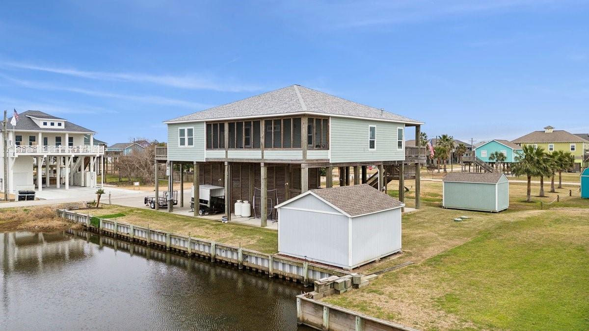 945 Gulfview Drive — photo