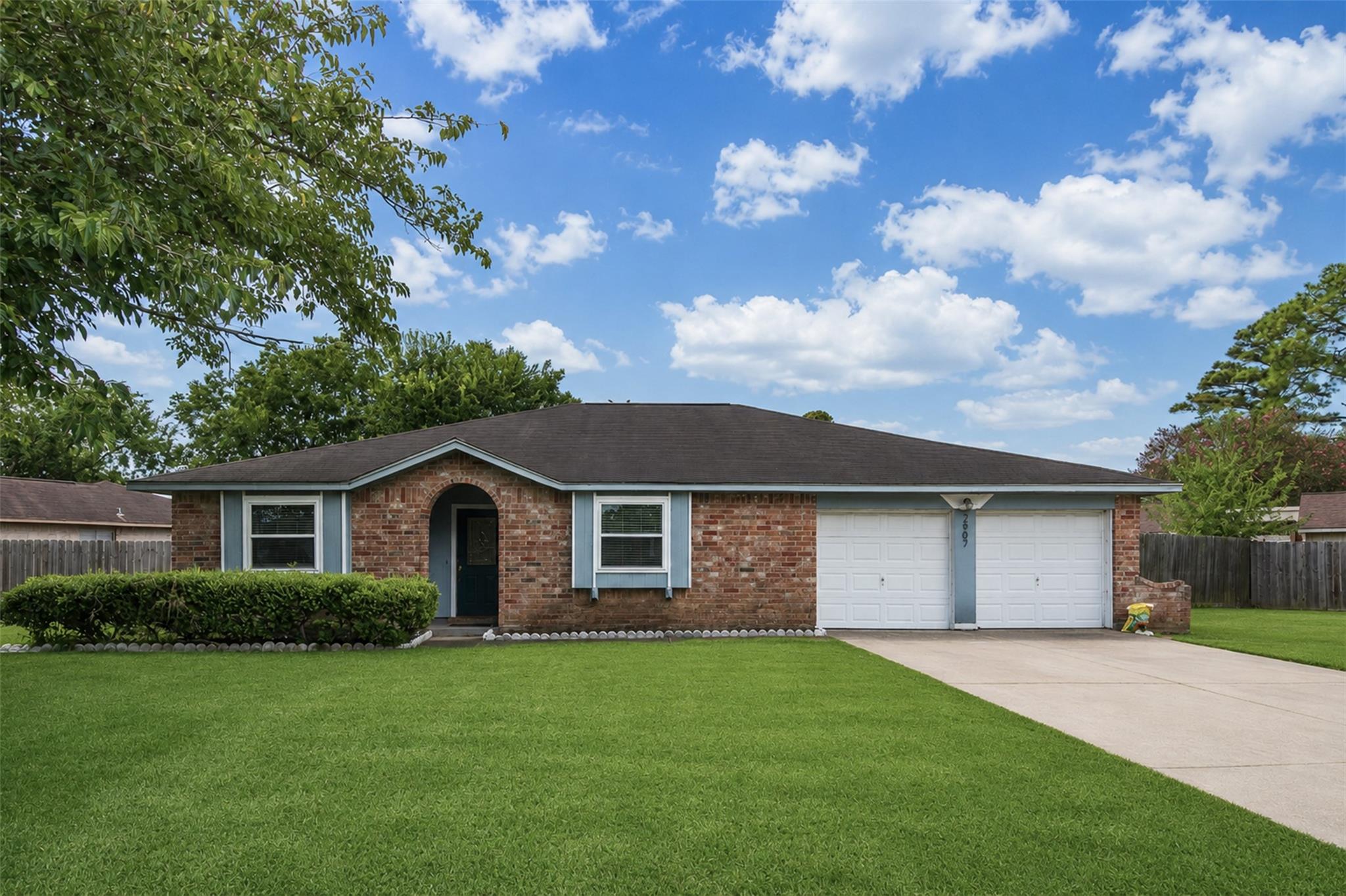 2907 Heritage House Drive — photo