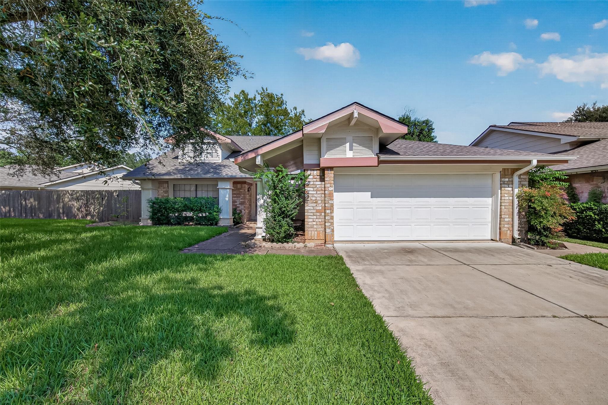 2215 Brook View Lane — photo