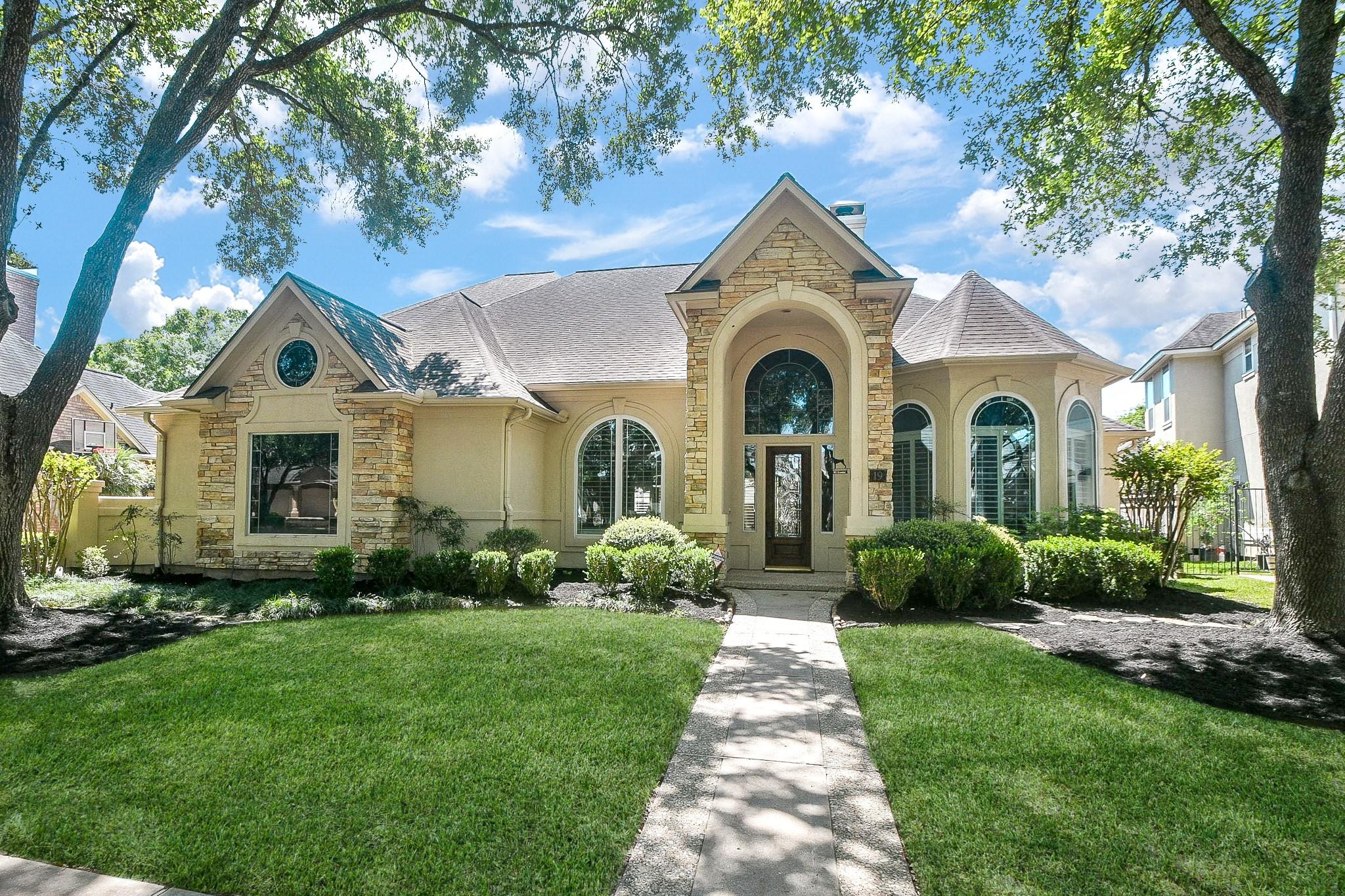 19 Clear Springs Court — photo