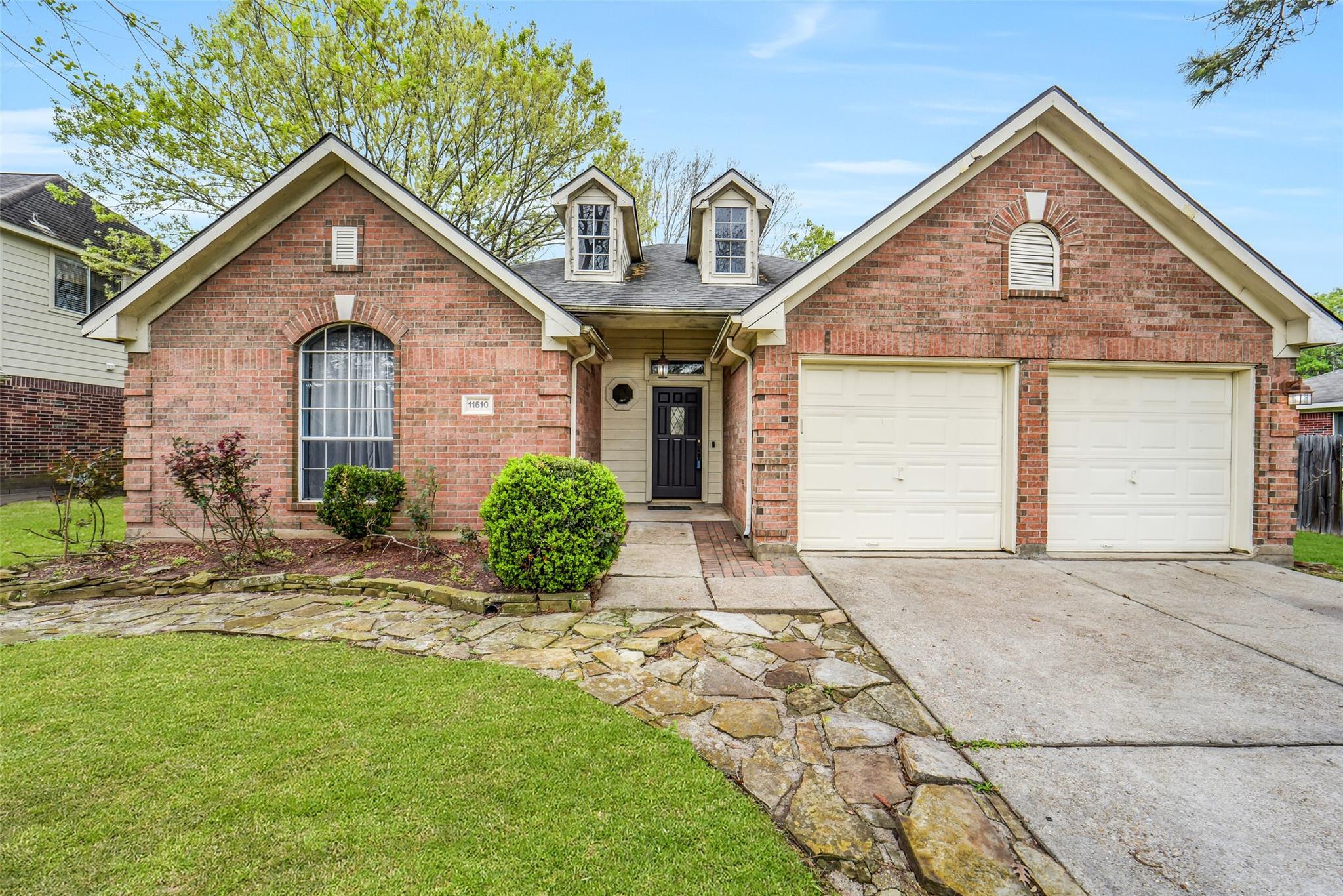 11610 Oak Lake Park Drive — photo