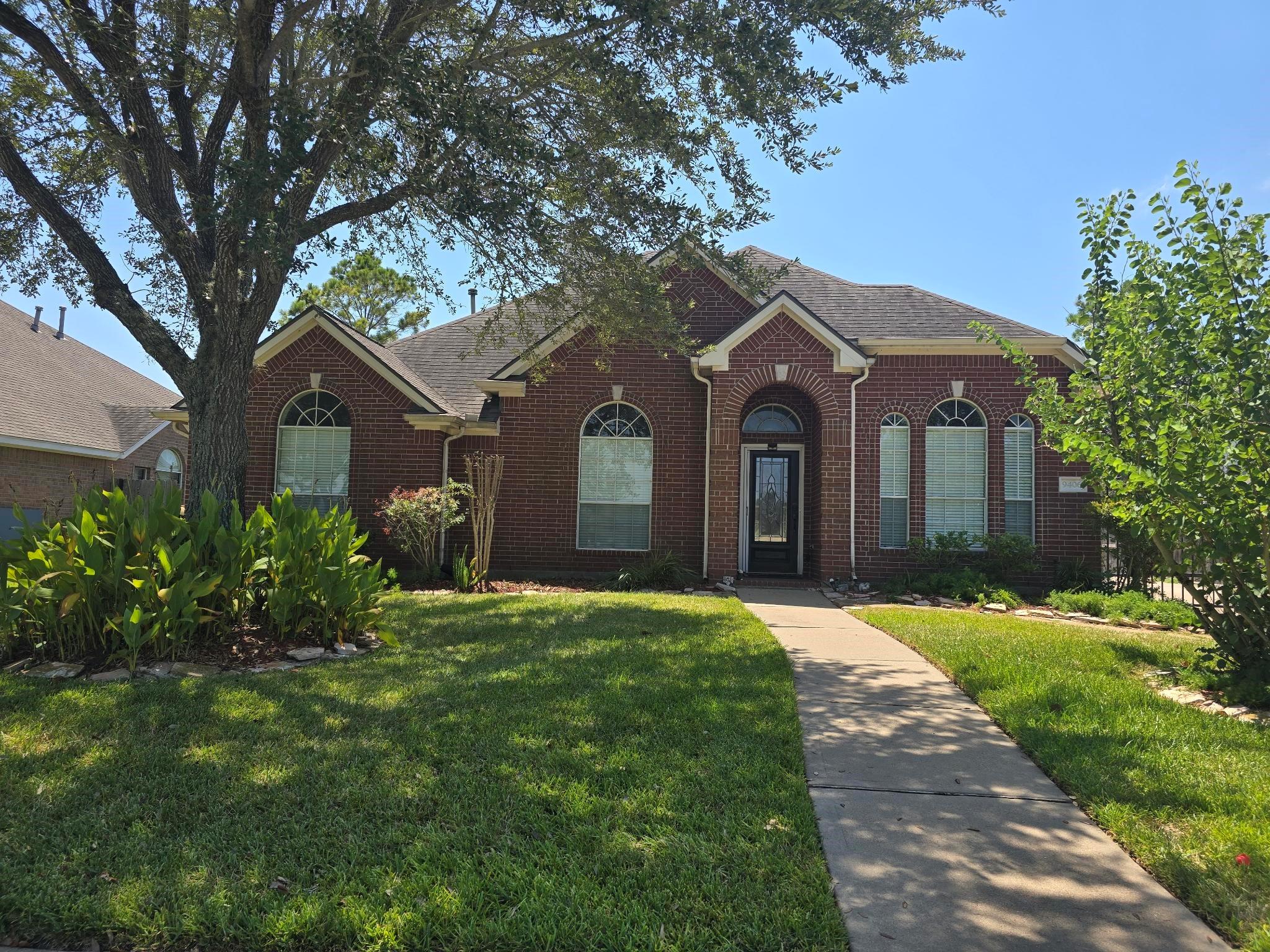 9406 Sunlake Drive — photo