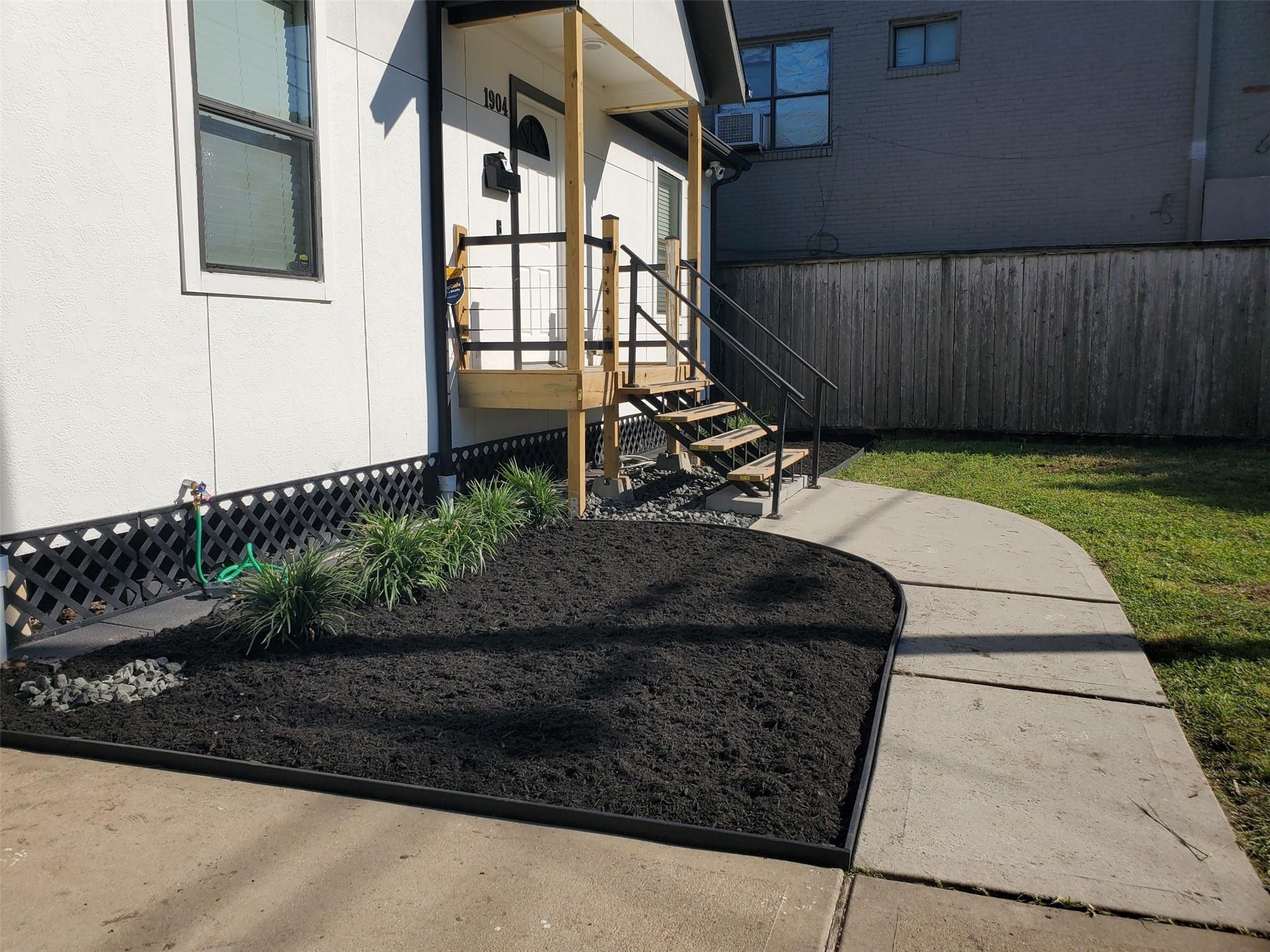 1904 Davis Street — photo