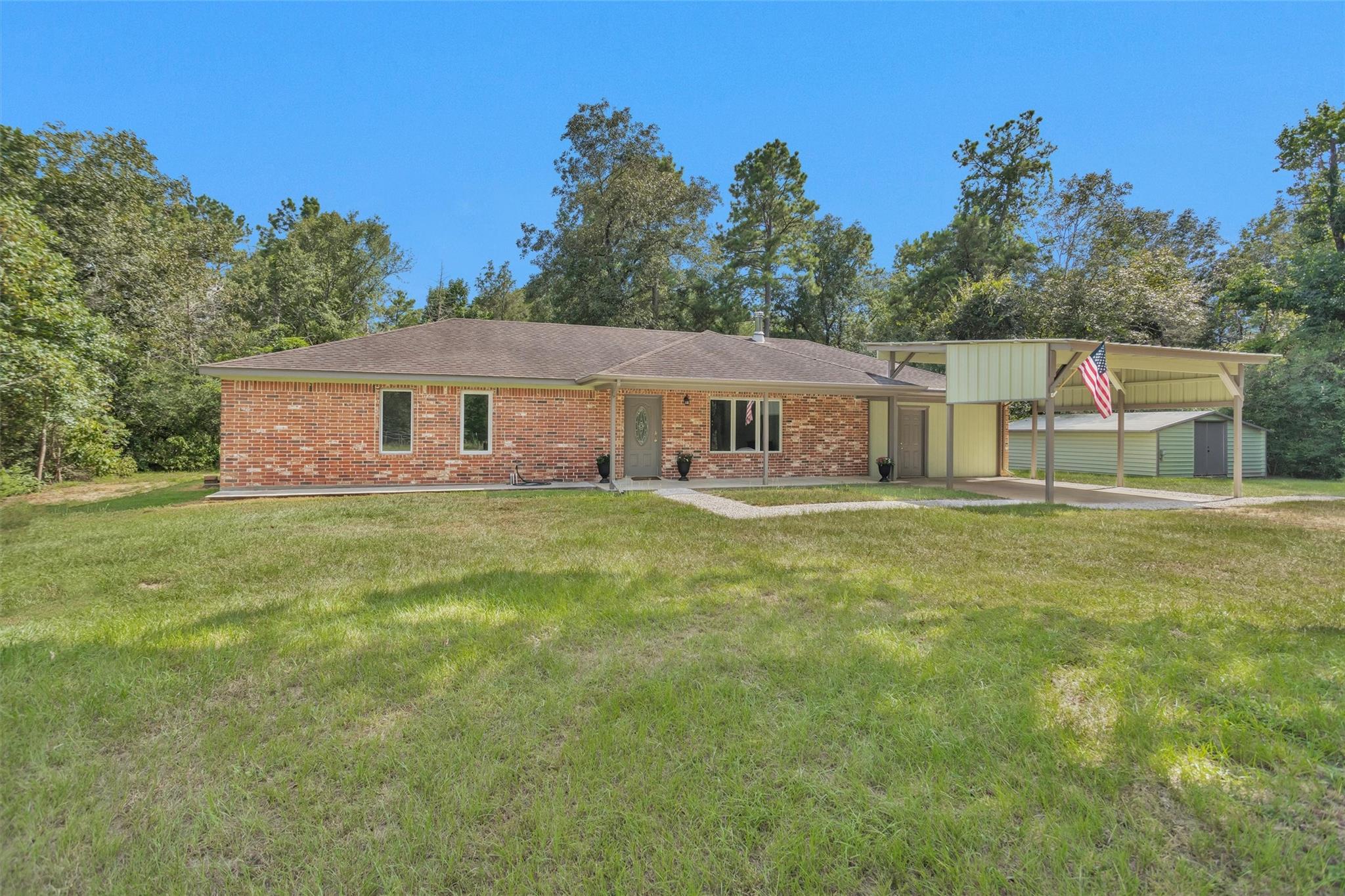 586 Diggs Road, Willis, TX 77378 — photo 2