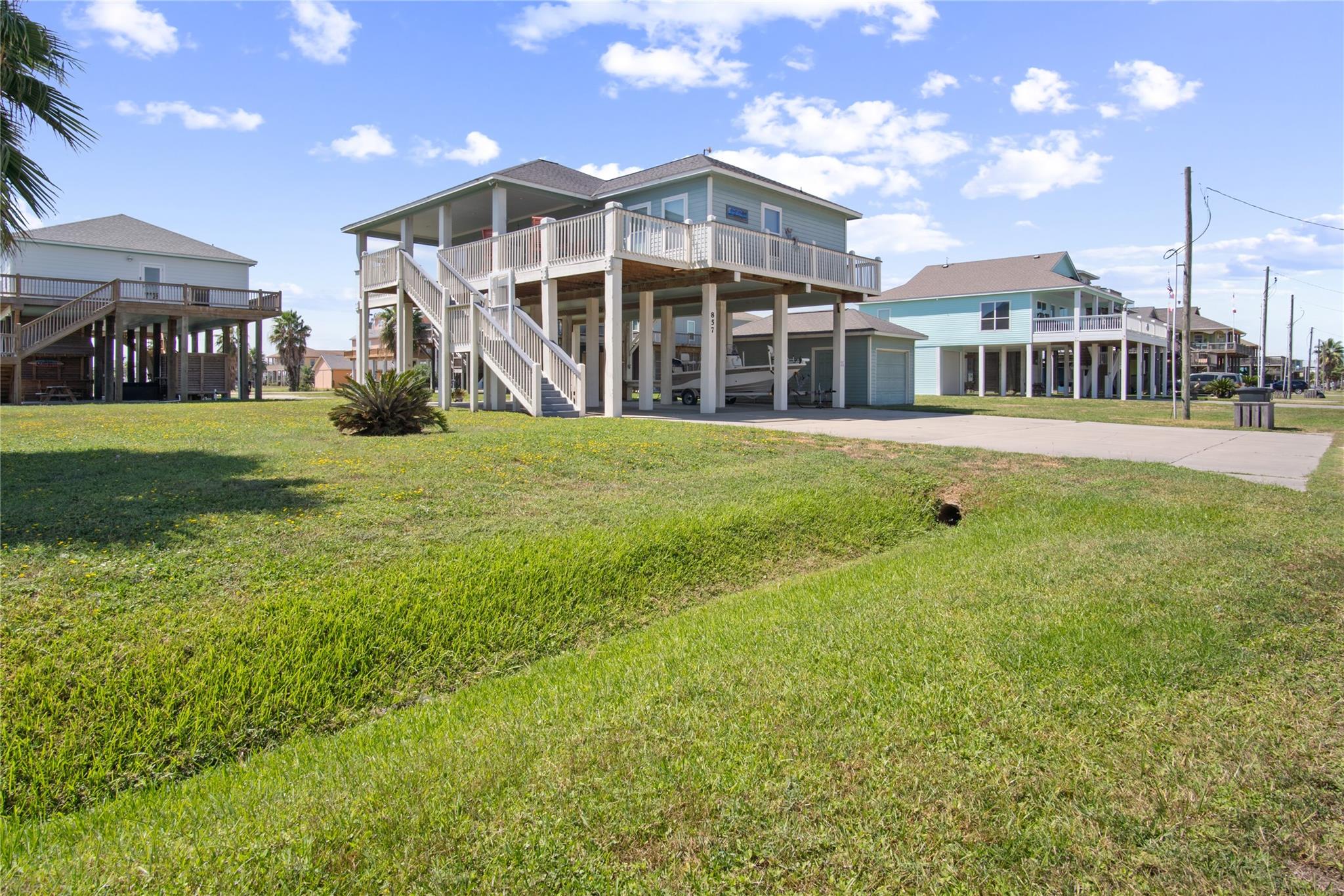 857 Gulfview Drive — photo