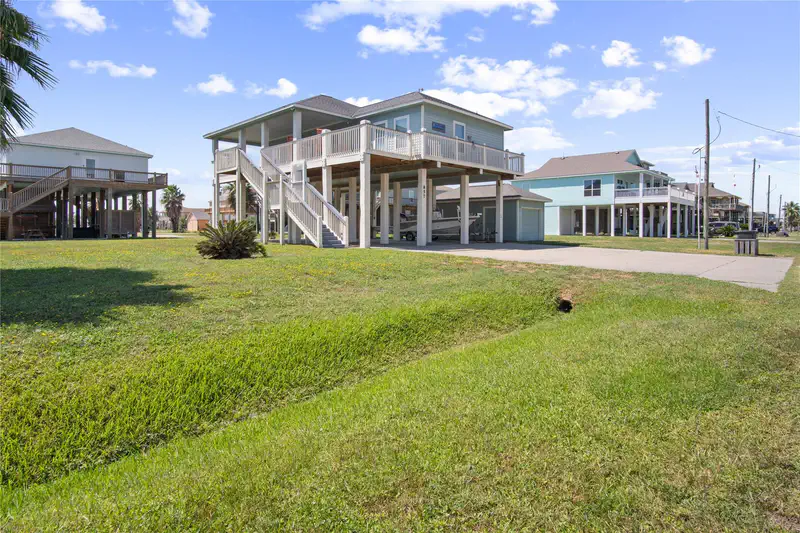 857 Gulfview Drive — photo