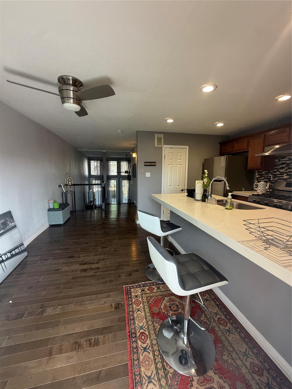 702 N Holiday Drive #3 — photo