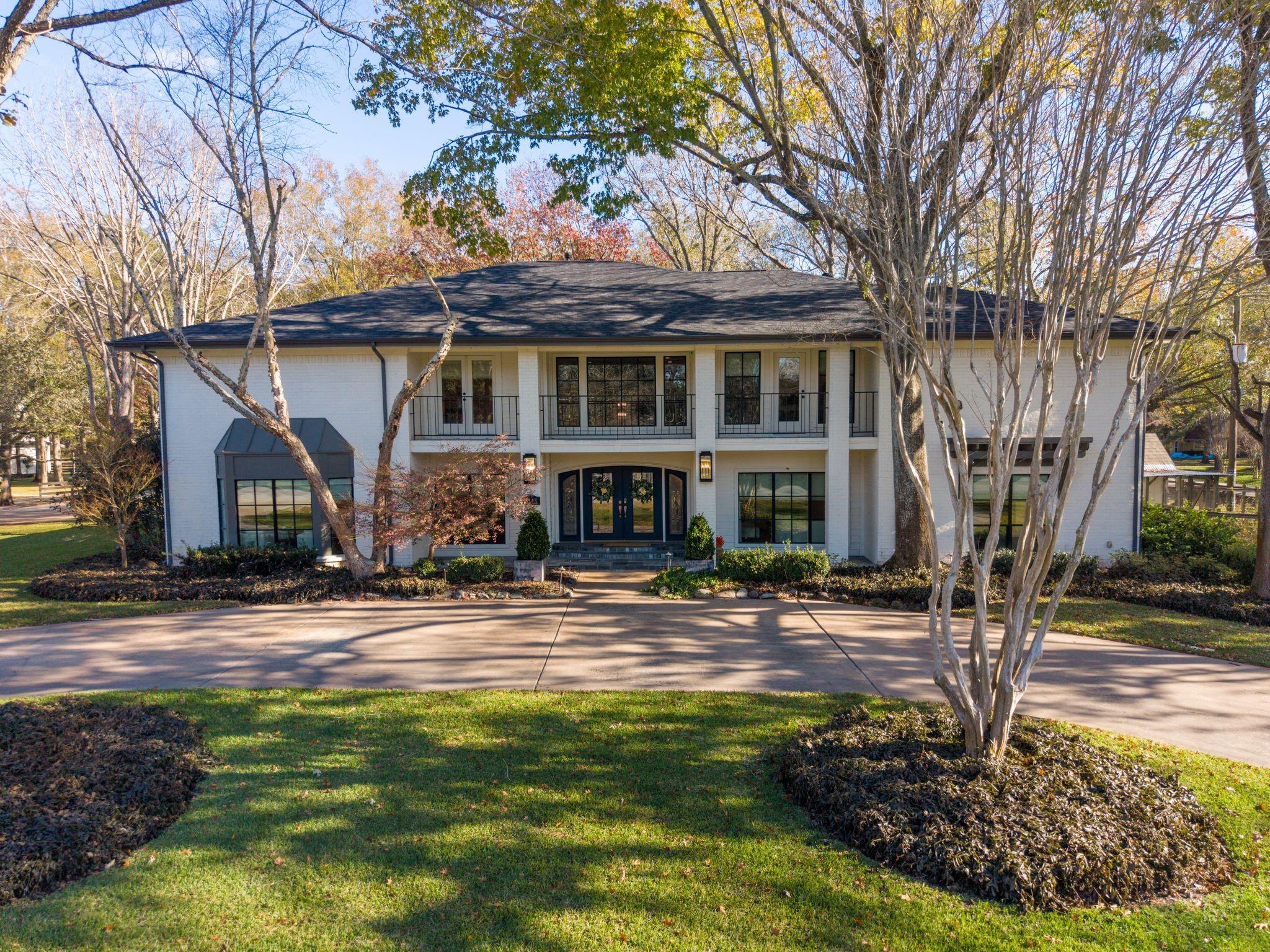 3113 N Saddlebrook Lane — photo
