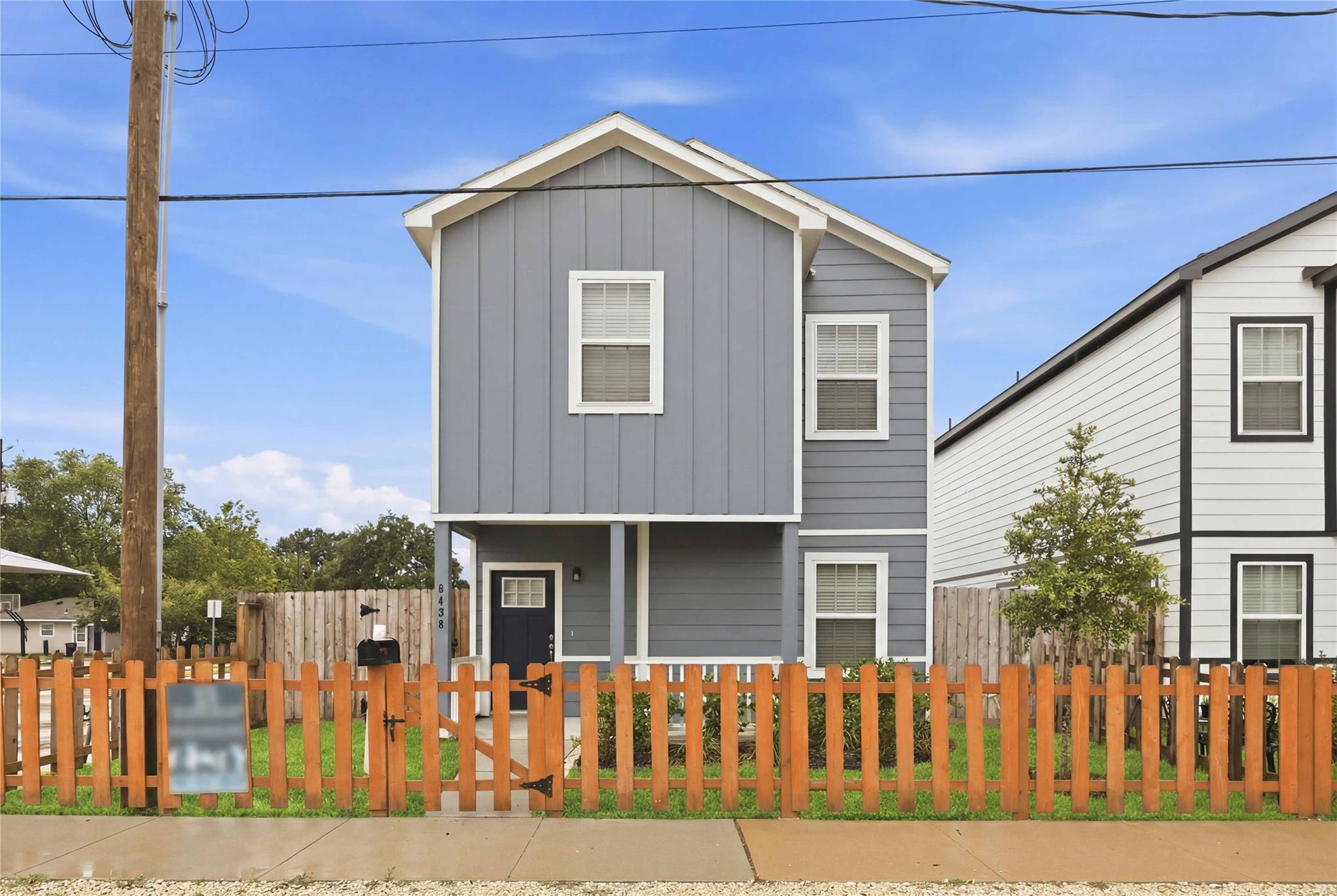6438 Calhoun Road — photo