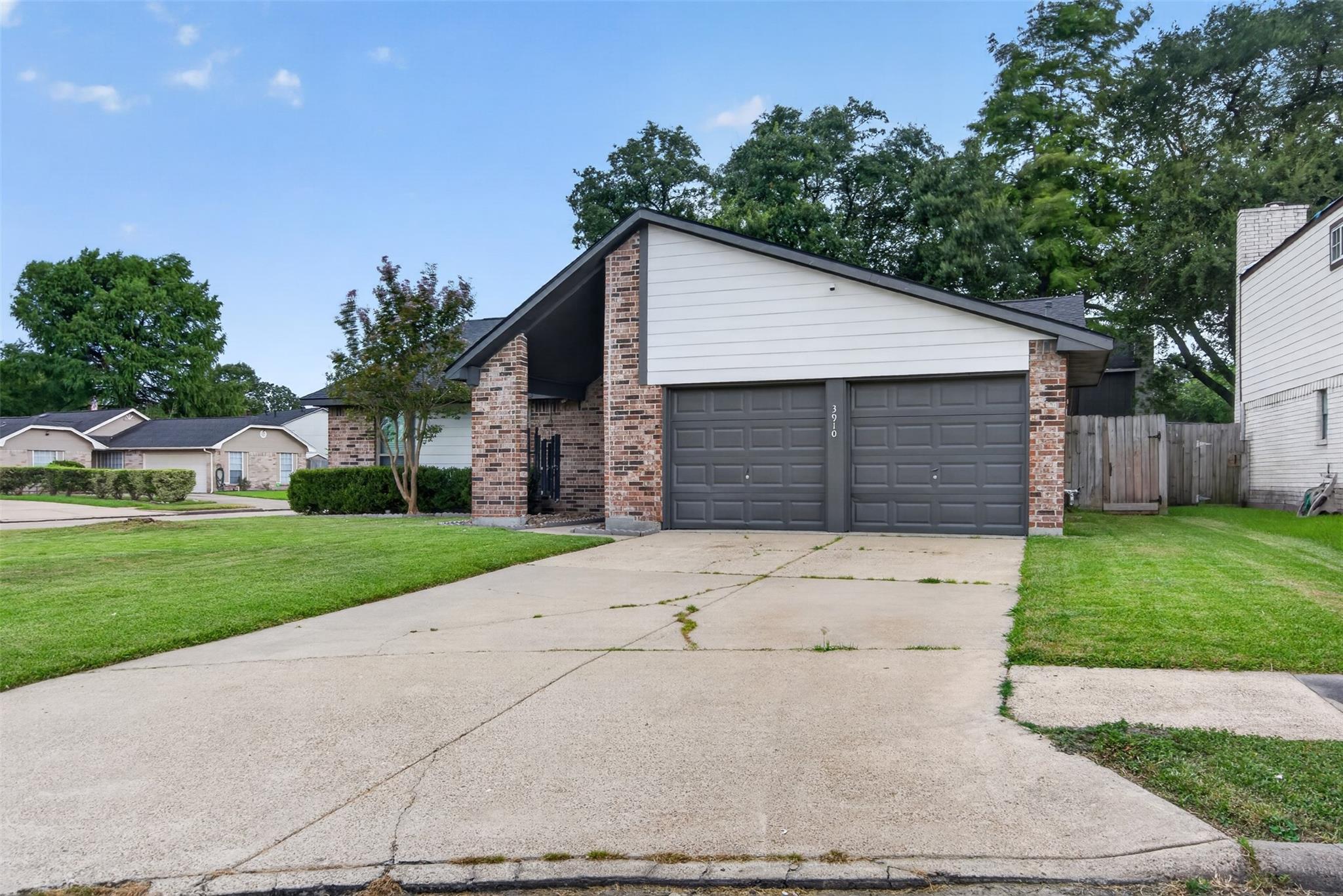 3910 Ivy Green Drive — photo