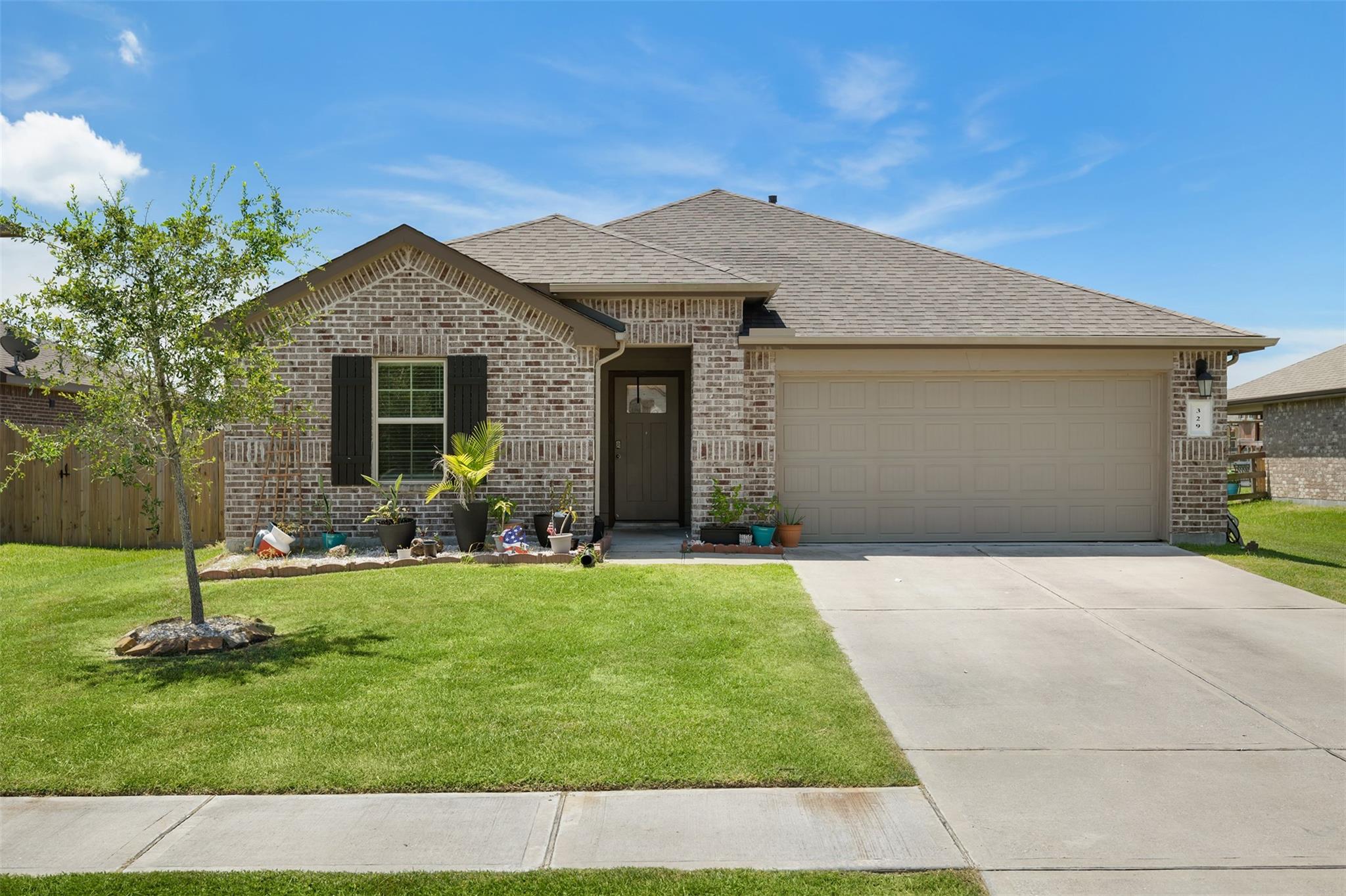 329 Kickapoo Drive, Anahuac, TX 77514 — photo 2