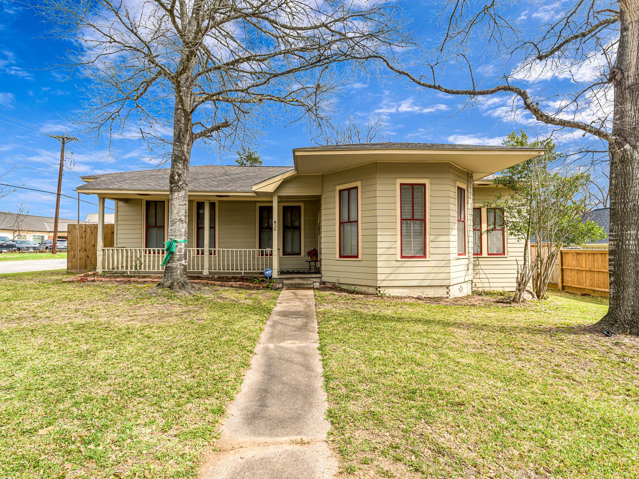 26 W Austin Street — photo