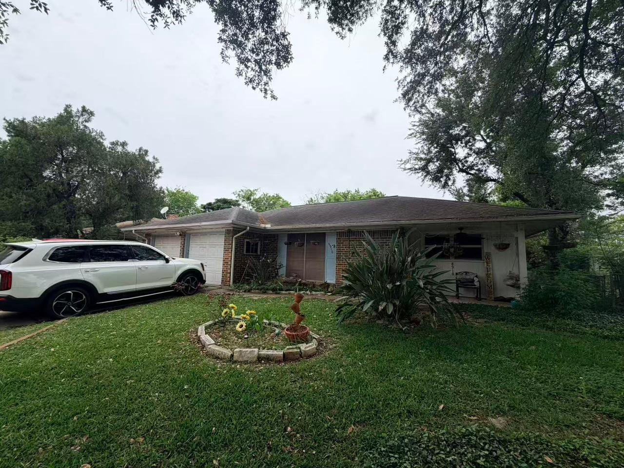 8910 Neff Street — photo
