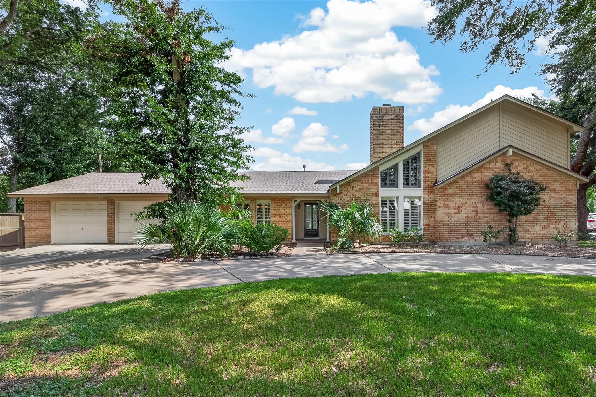 5026 Mockingbird Lane — photo
