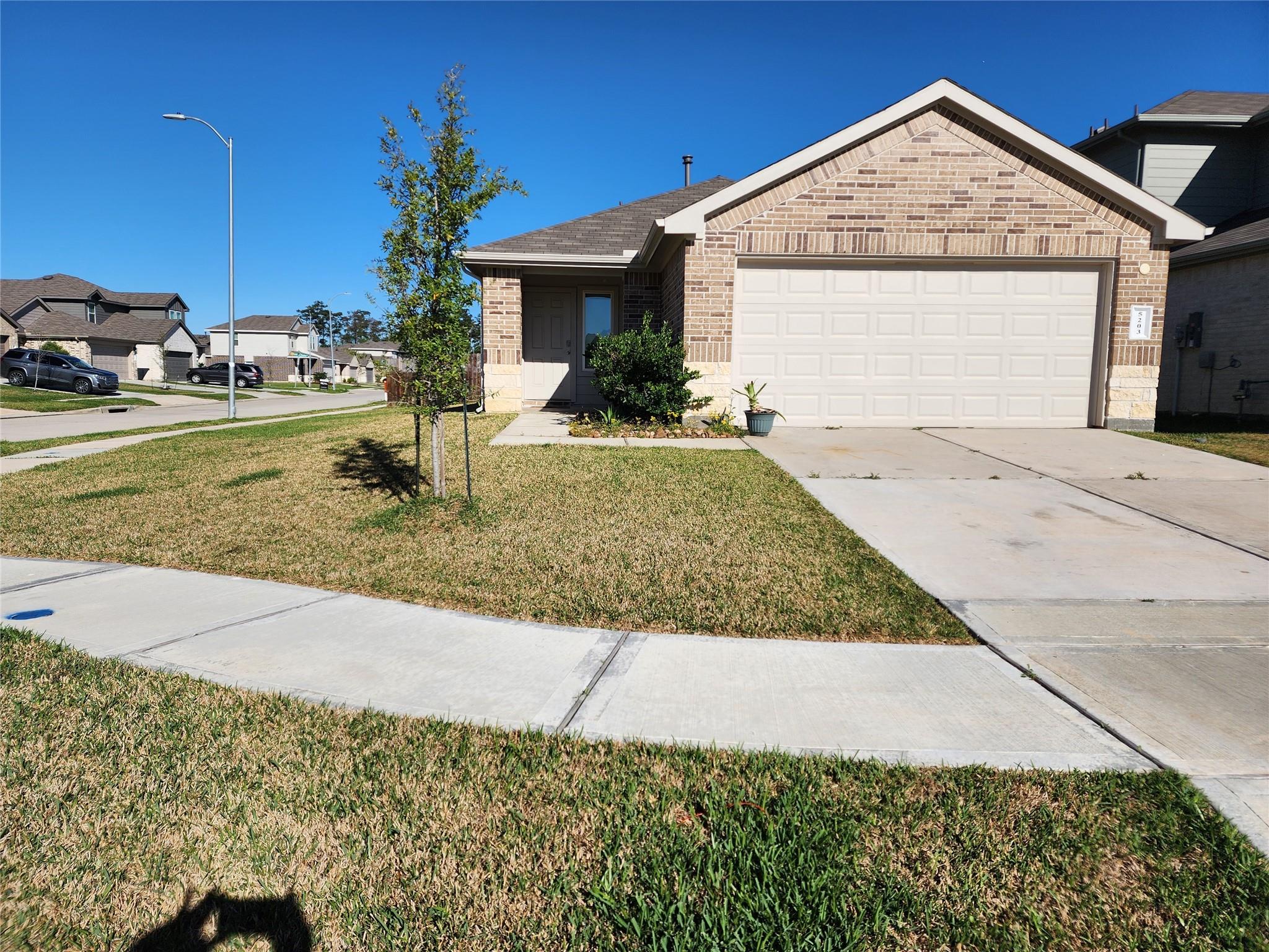 5203 Mossdale Bluff Lane — photo