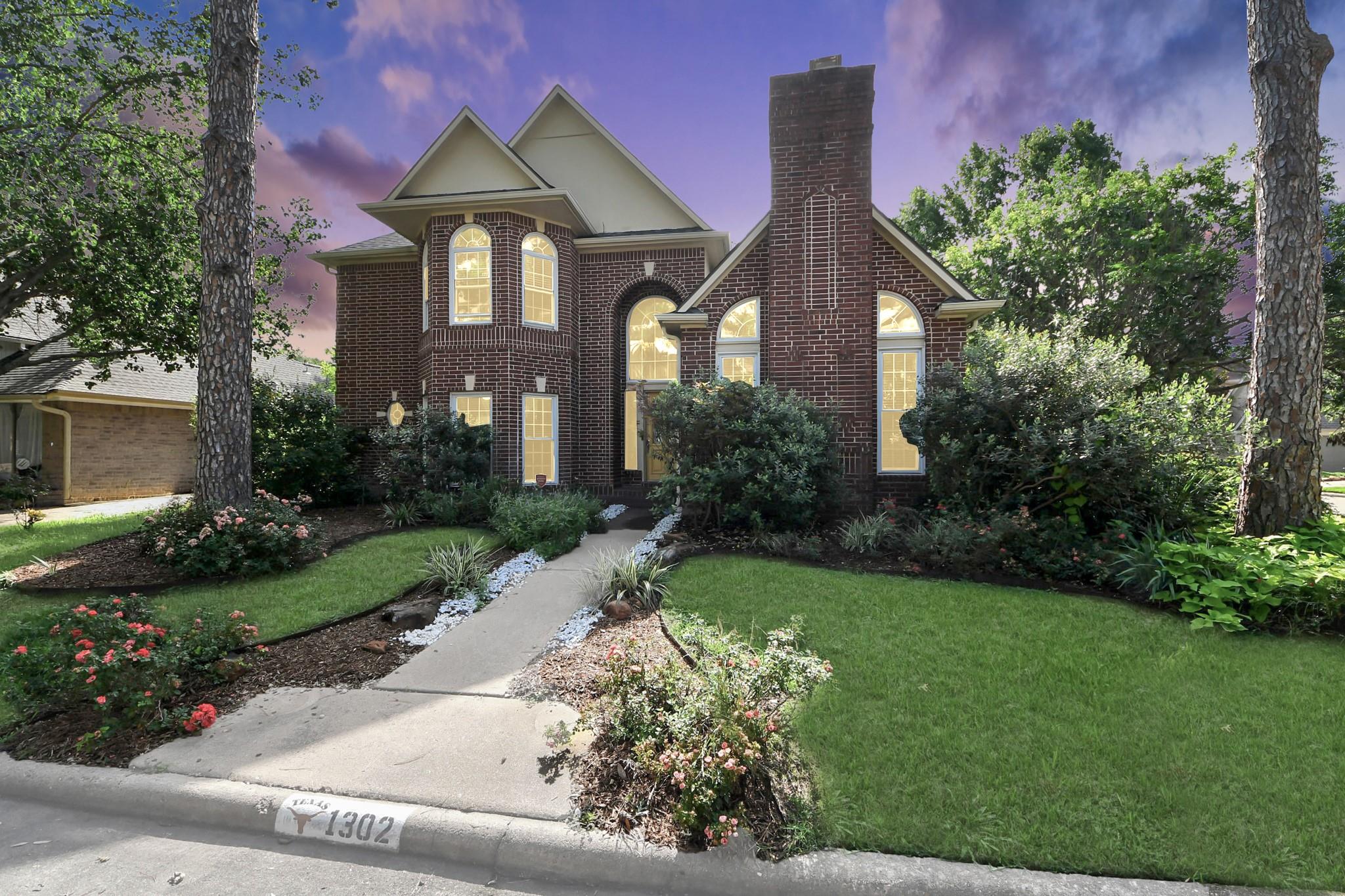 1302 Wickshire Lane — photo