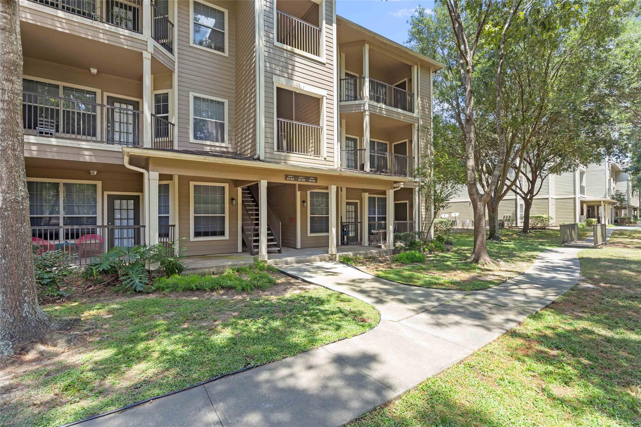 2400-1014 Spring Rain Drive — photo