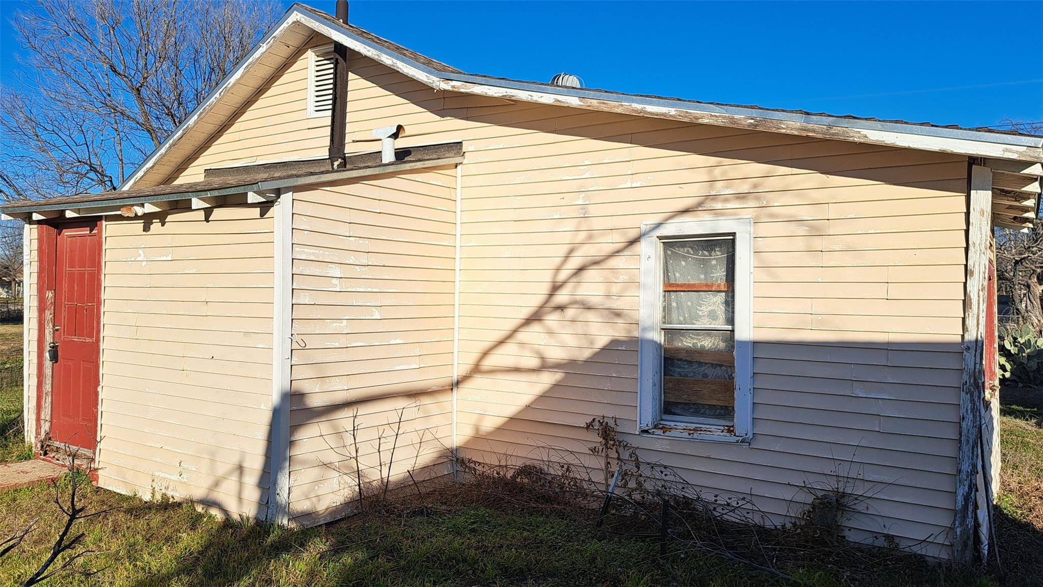 804 S Neches Street — photo
