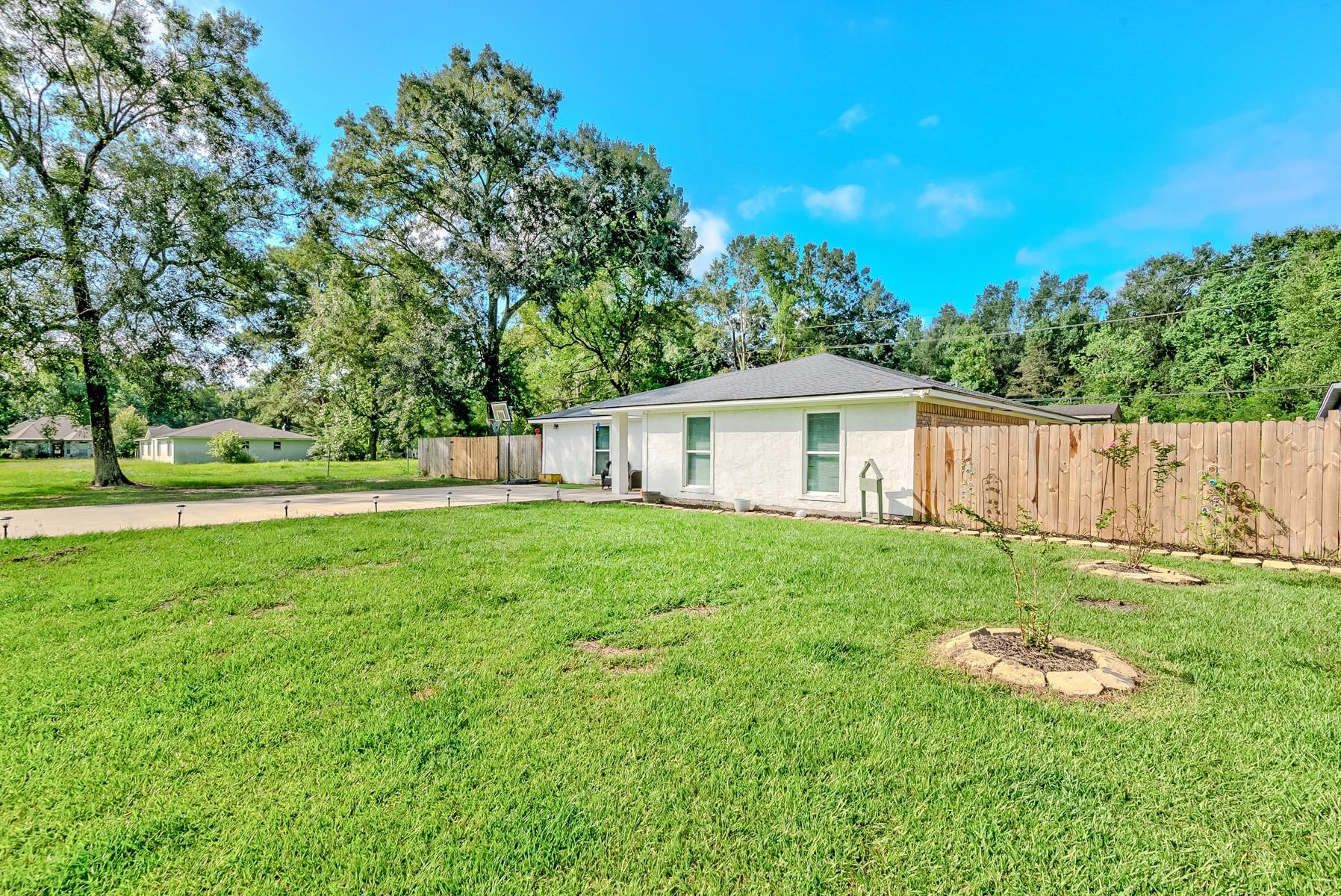 1570 Rebecca Place — photo