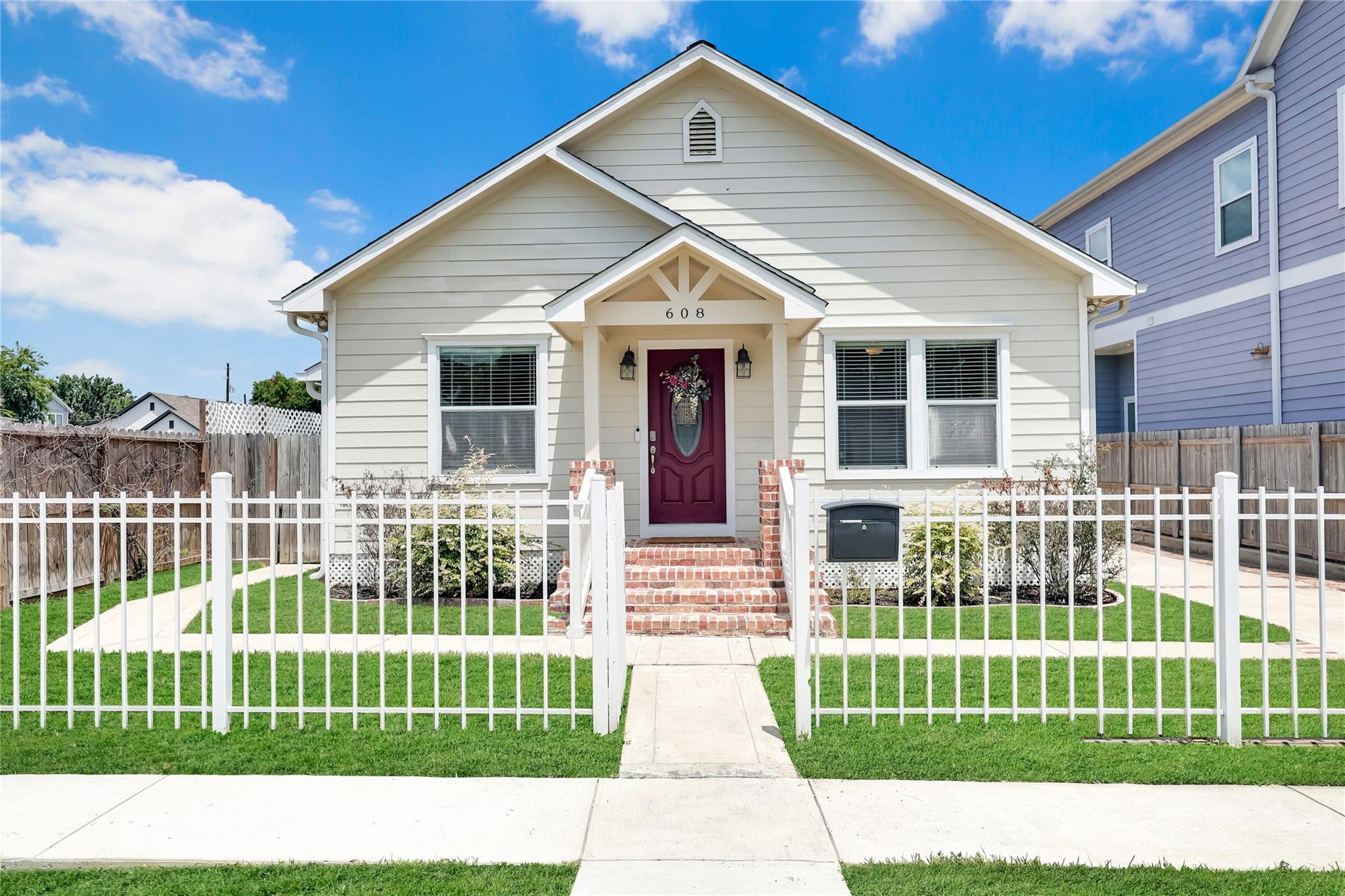 608 Jewett Street — photo