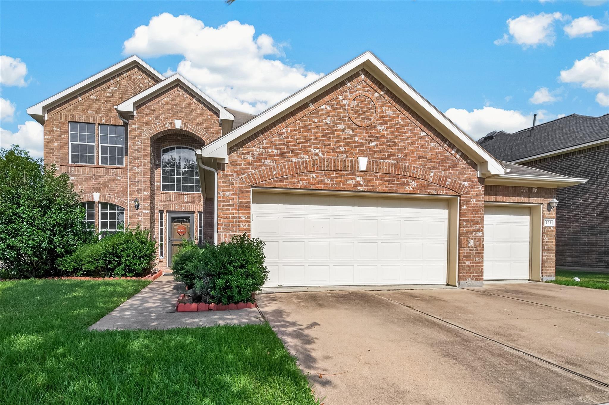 121 Fairport Court — photo