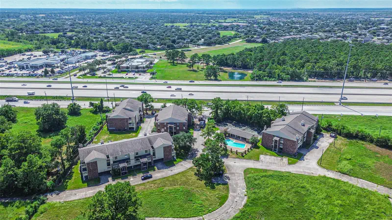 2501 Gulf Freeway #243D — photo