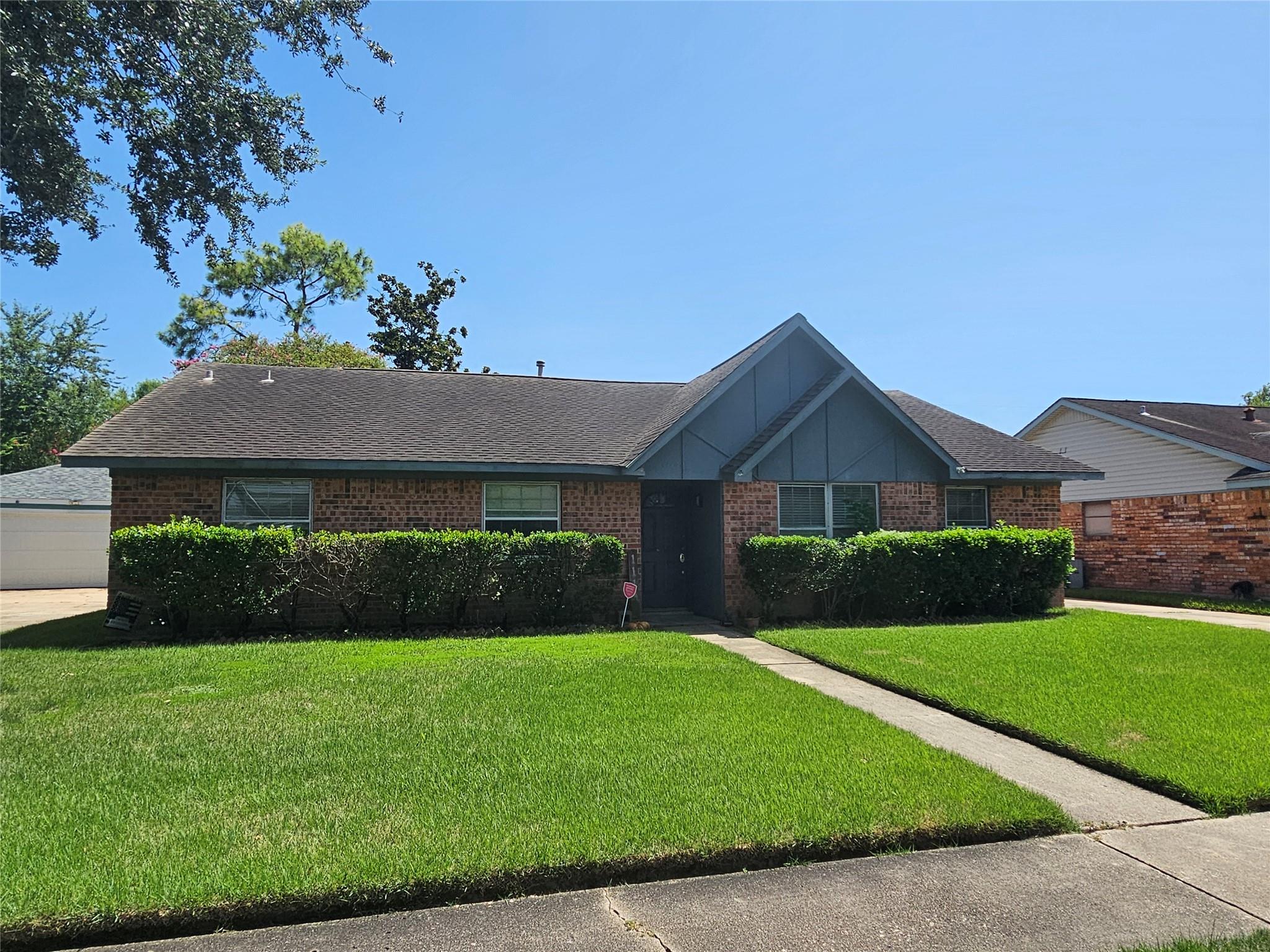 1113 E Amherst Lane — photo