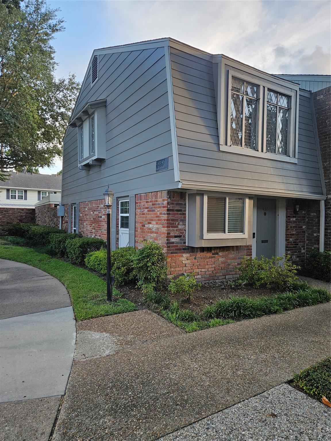 437 Bendwood Drive — photo