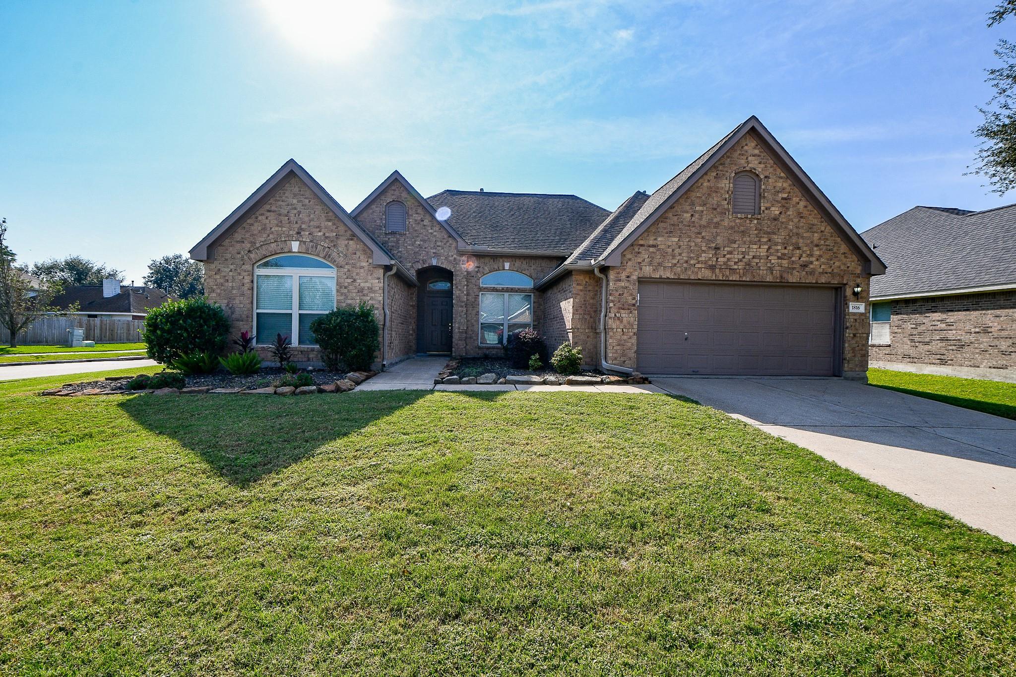 1816 Oak Lodge Drive — photo