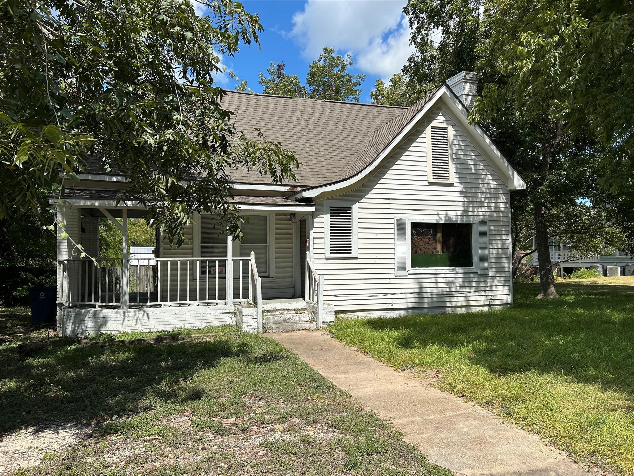 1207 E Washington Avenue — photo