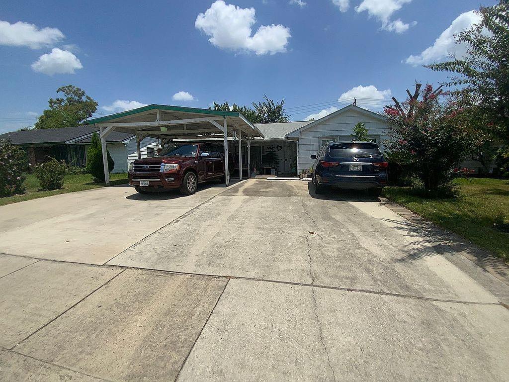 1838 Huge Oaks Street — photo