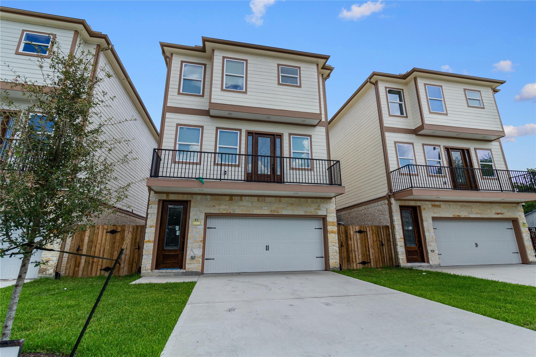 2204 Hoskins Drive — photo