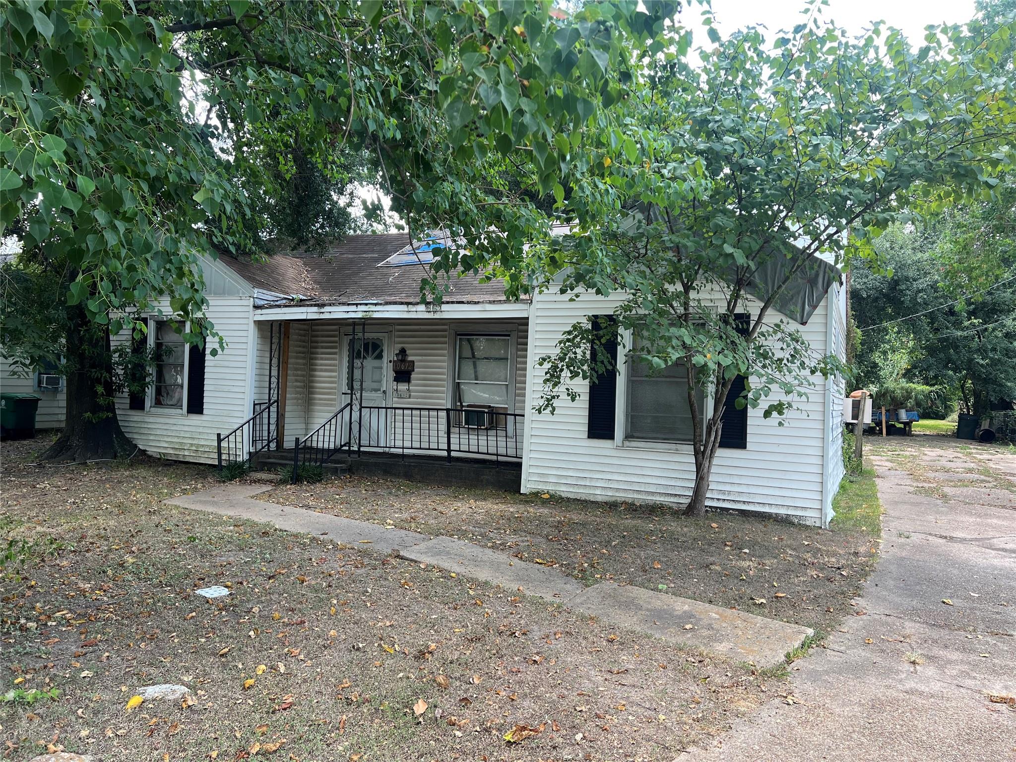 10612 Oswego Street — photo