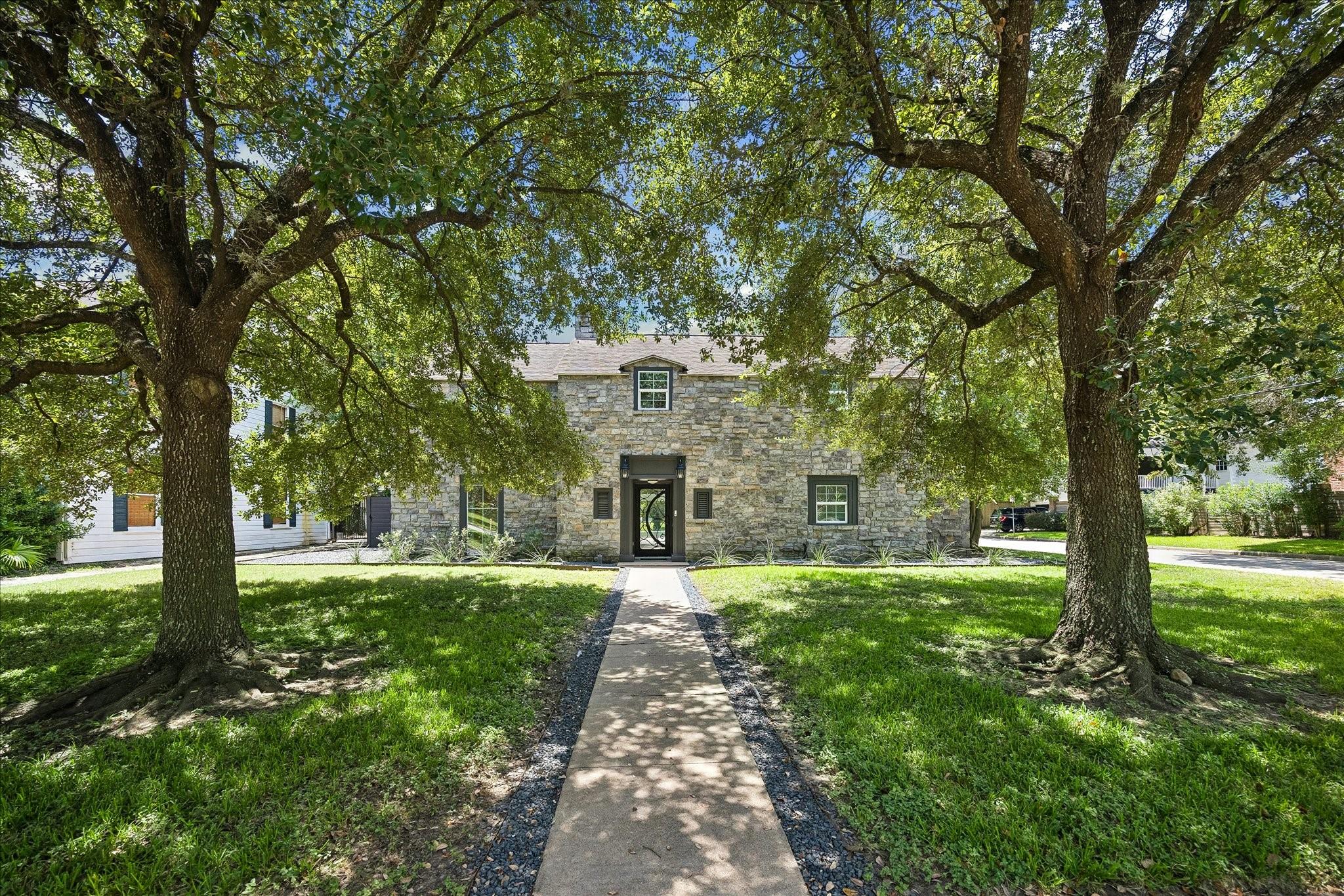 3071 Locke Lane — photo