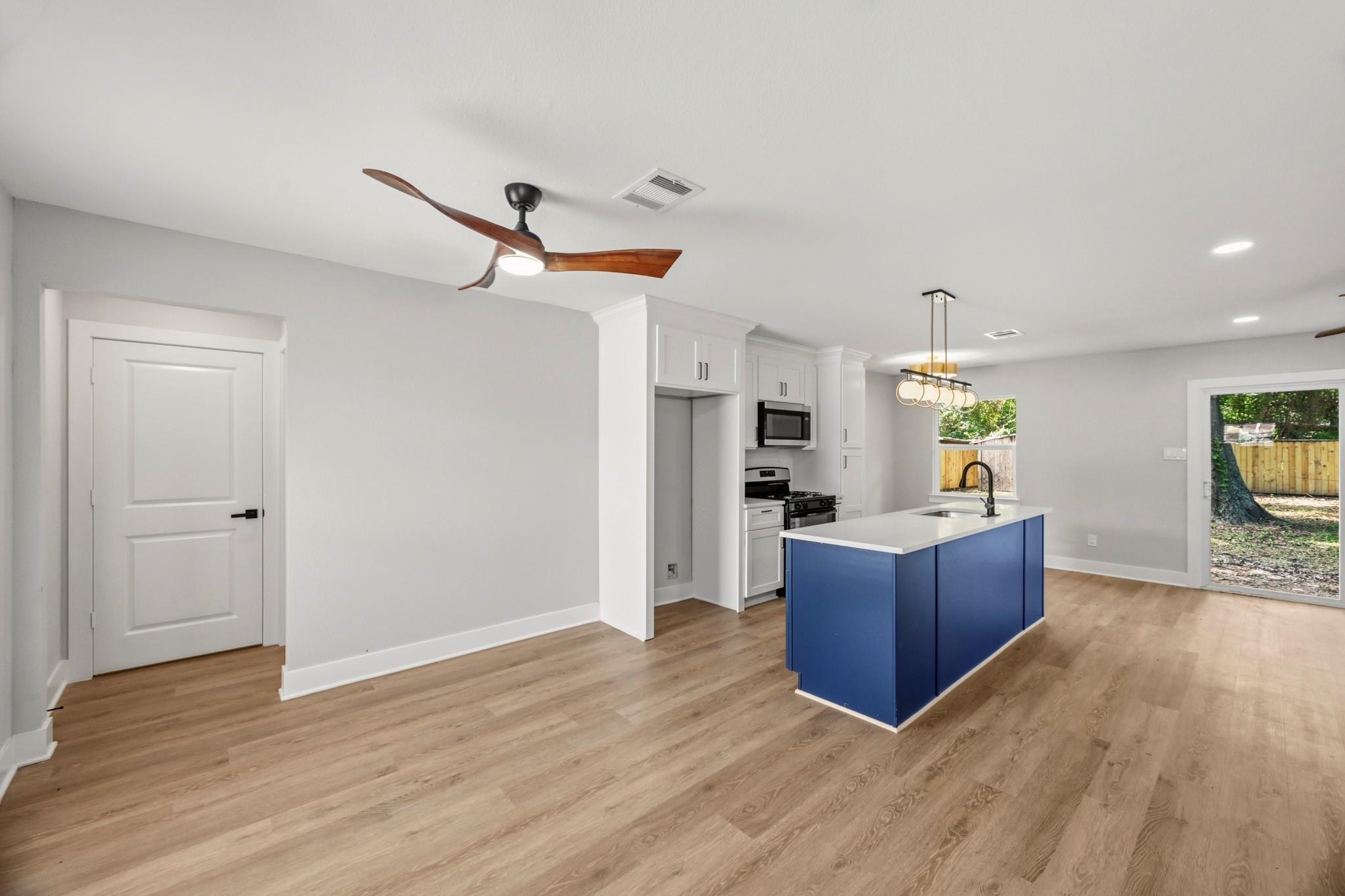 1234 W Donovan Street — photo