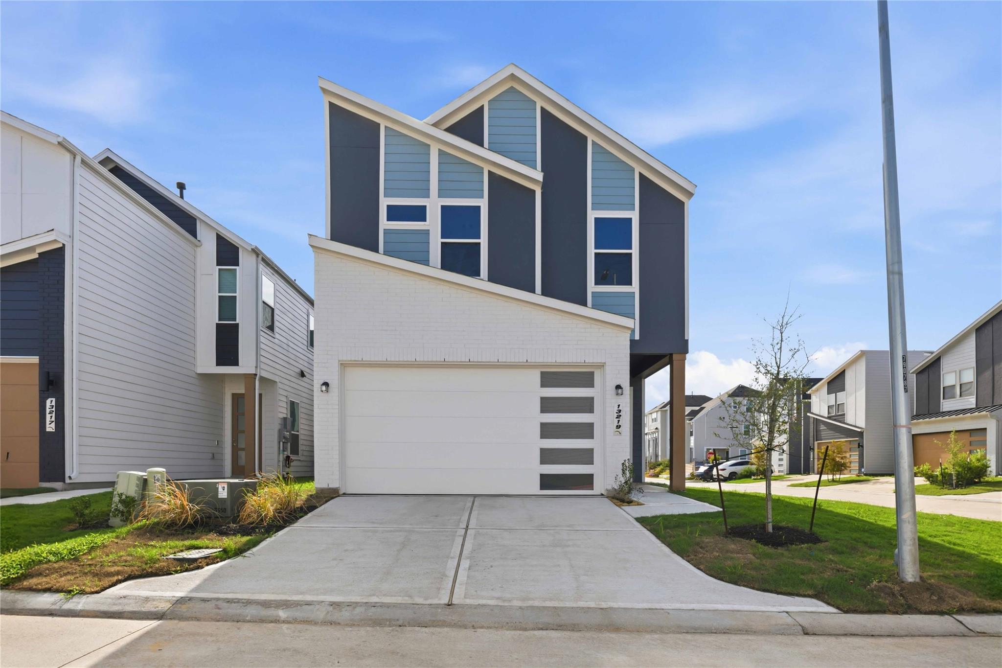 13219 Retiro Drive — photo