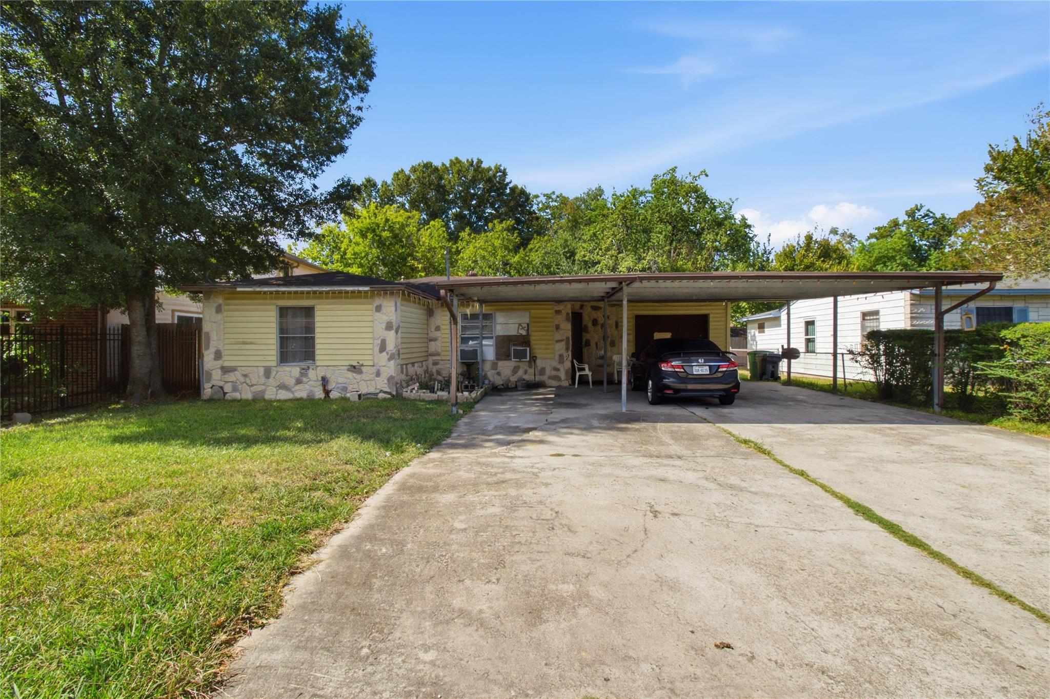 8126 St Lo Road — photo