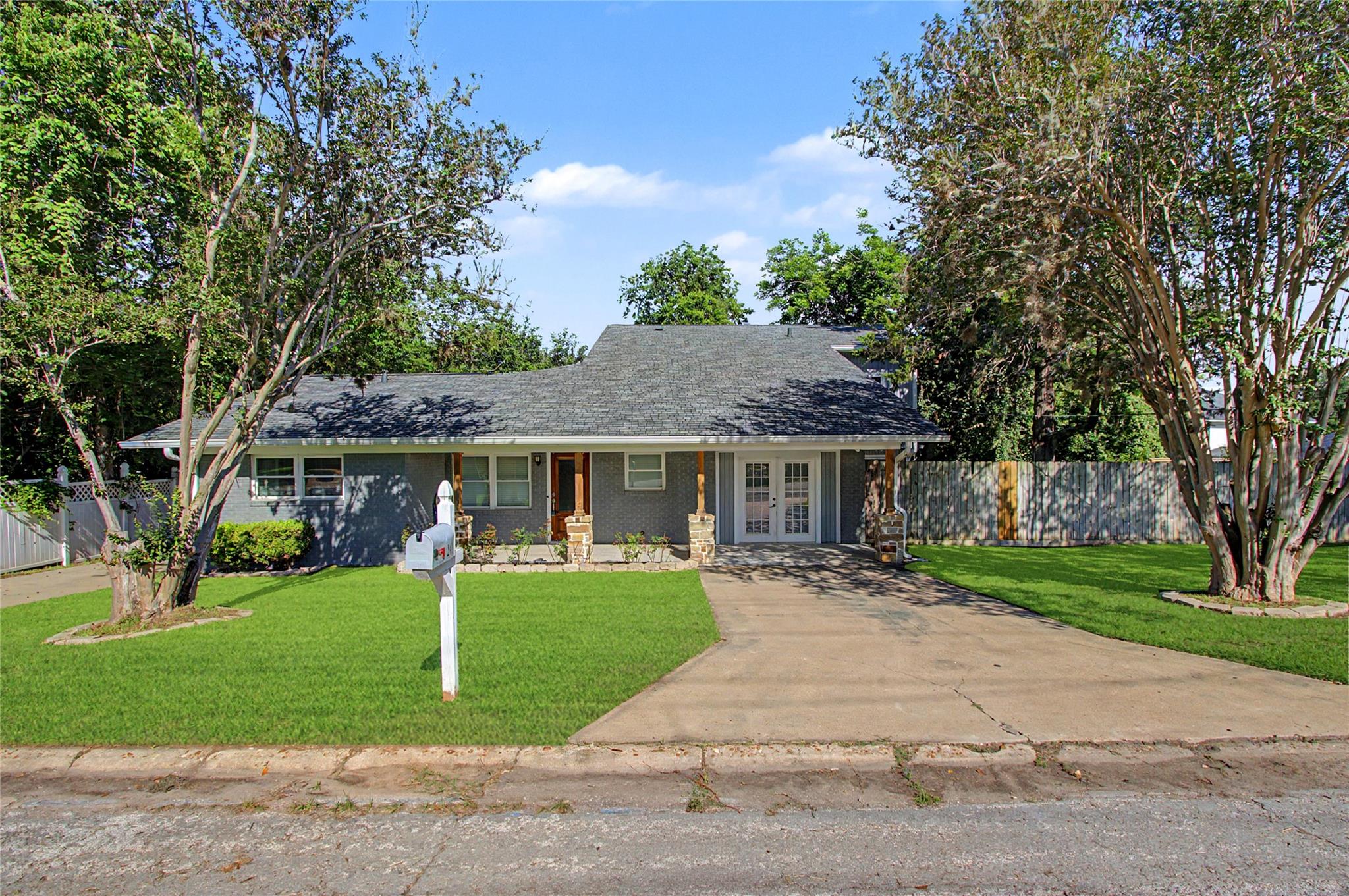 241 S Masonic Street — photo